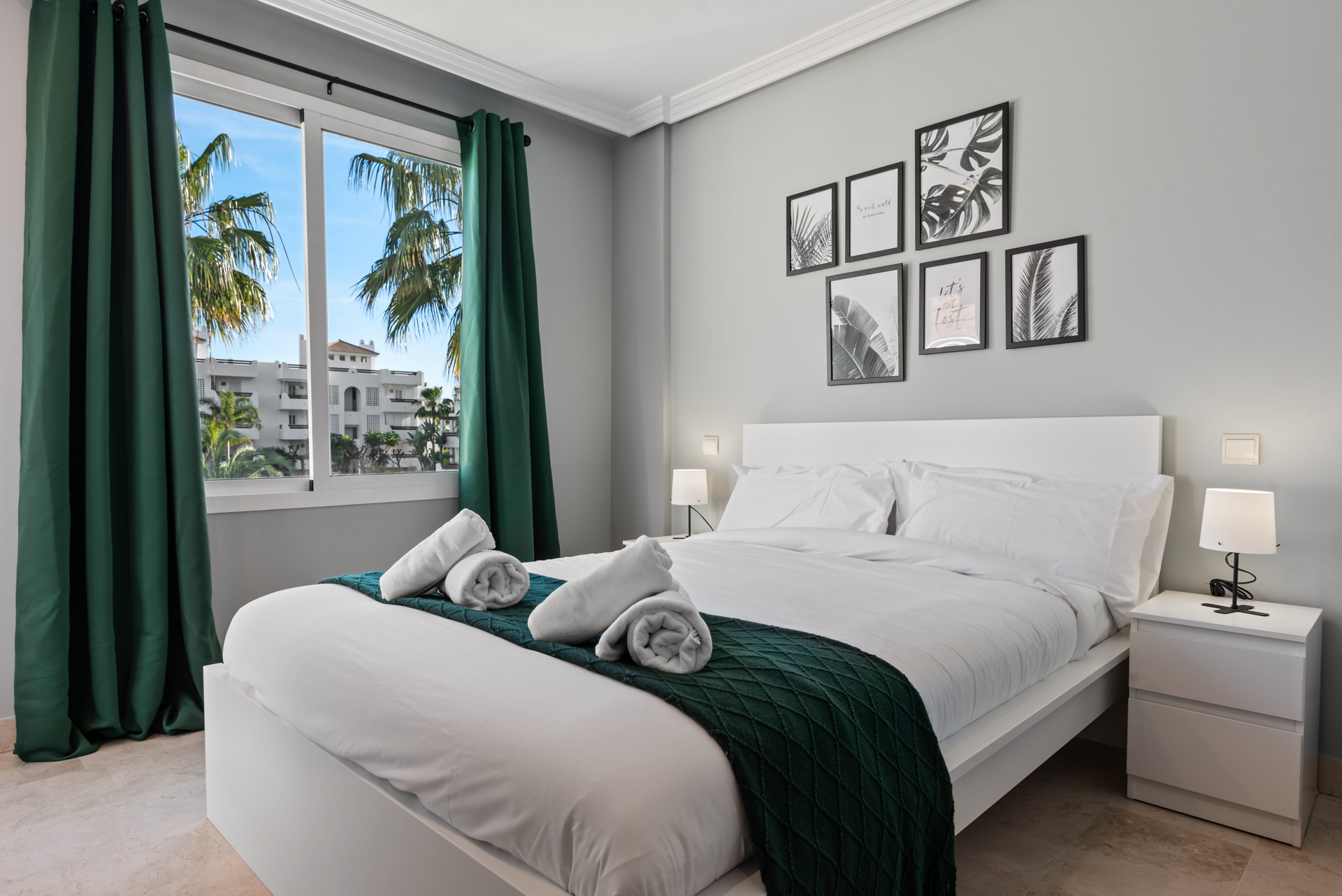 Bright 2 bedroom apartment with private terrace in Selwo