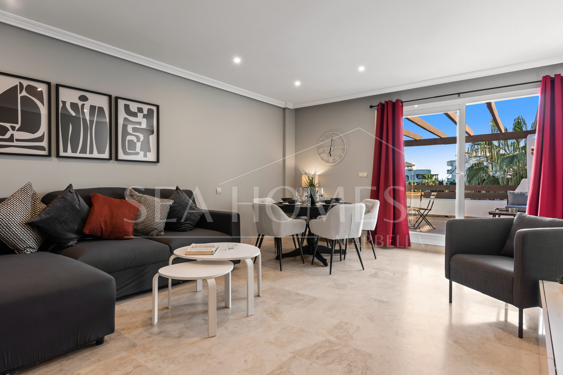 Bright 2 bedroom apartment with private terrace in Selwo