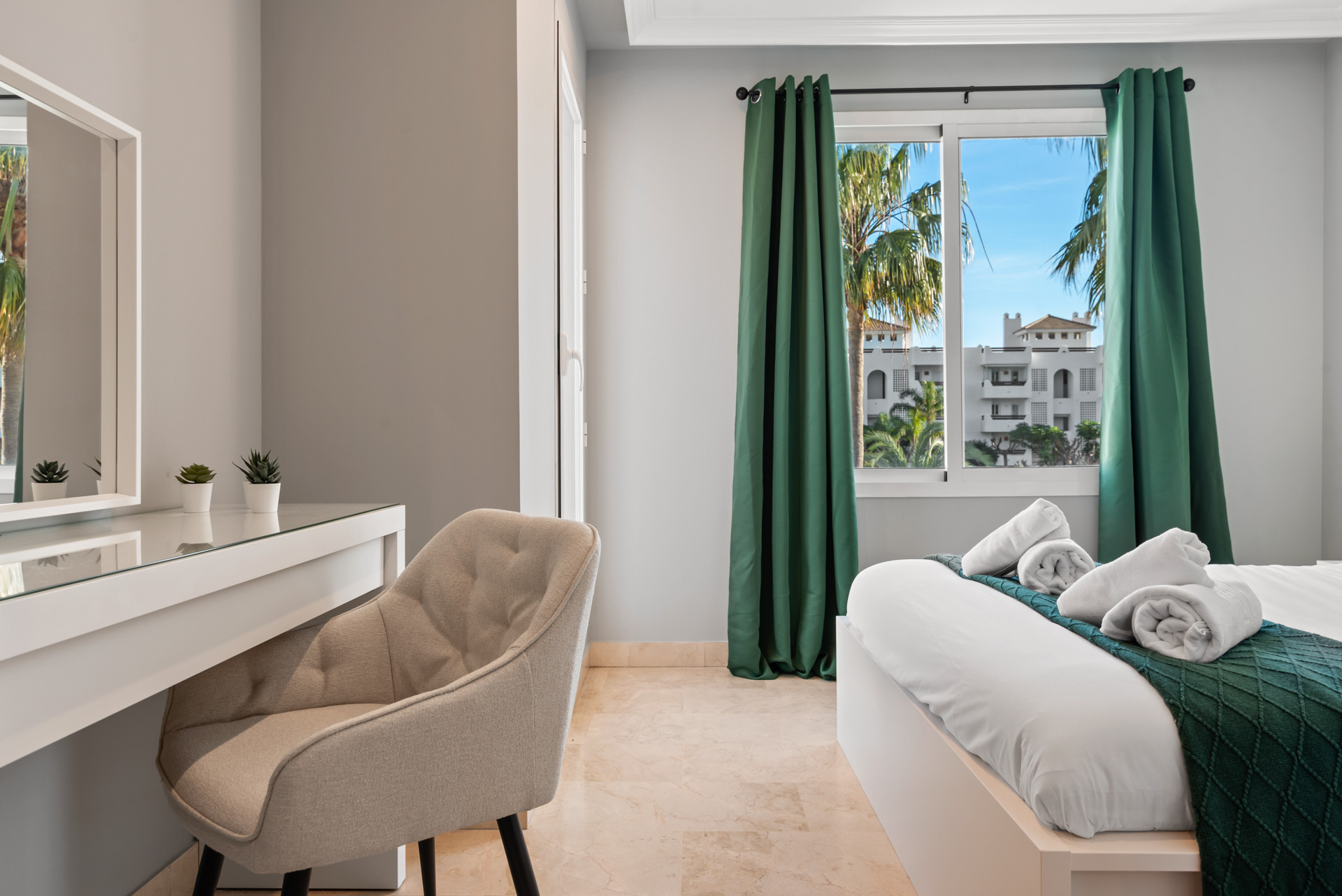 Bright 2 bedroom apartment with private terrace in Selwo