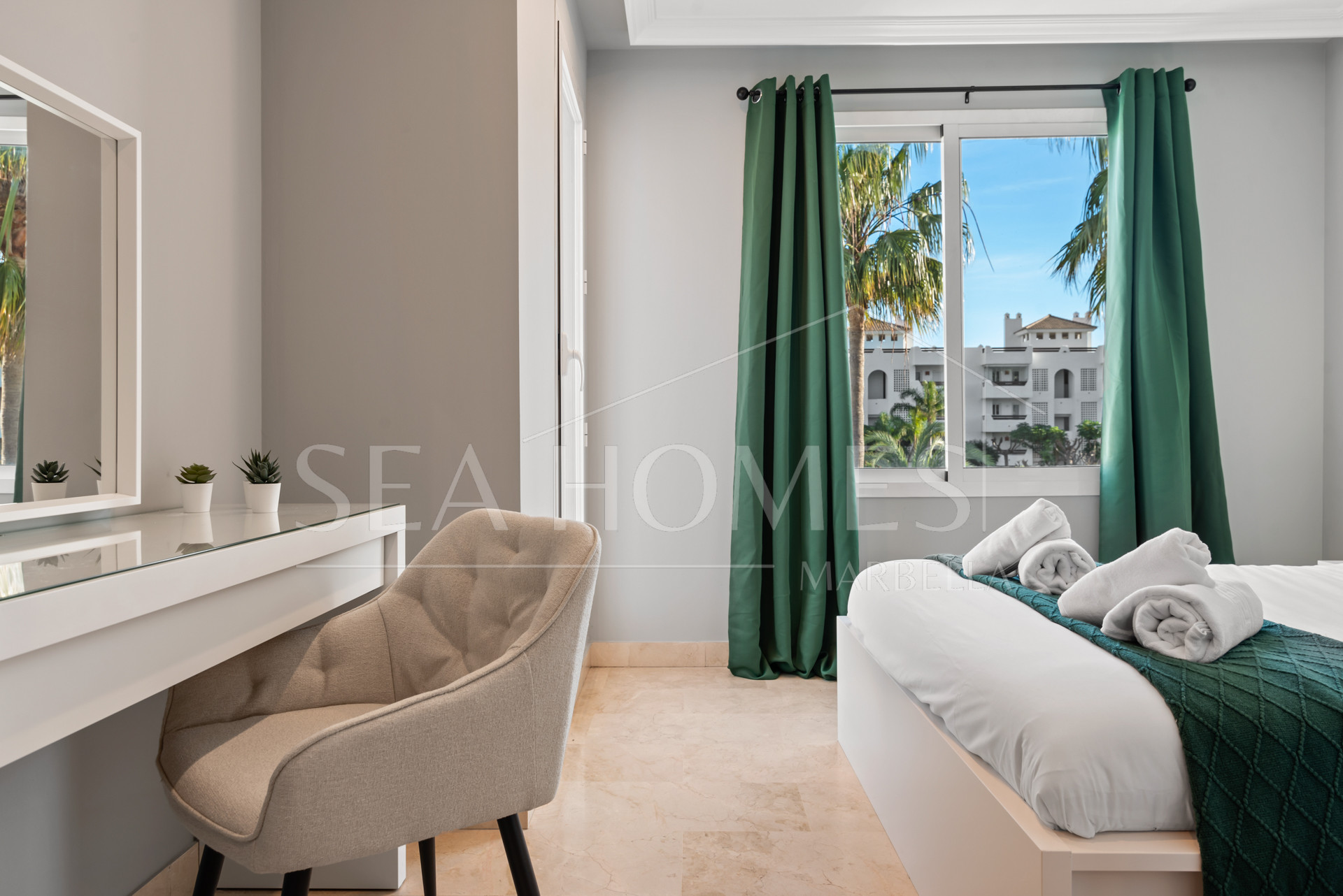 Bright 2 bedroom apartment with private terrace in Selwo