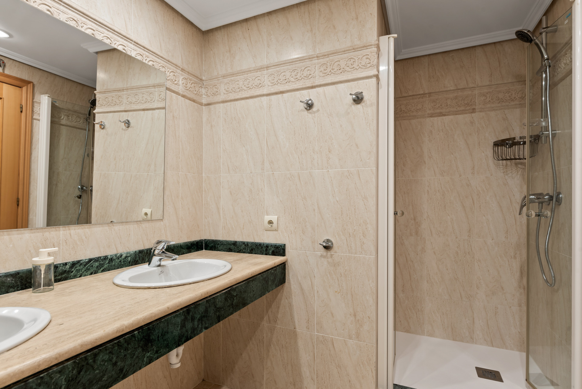 Bright 2 bedroom apartment with private terrace in Selwo