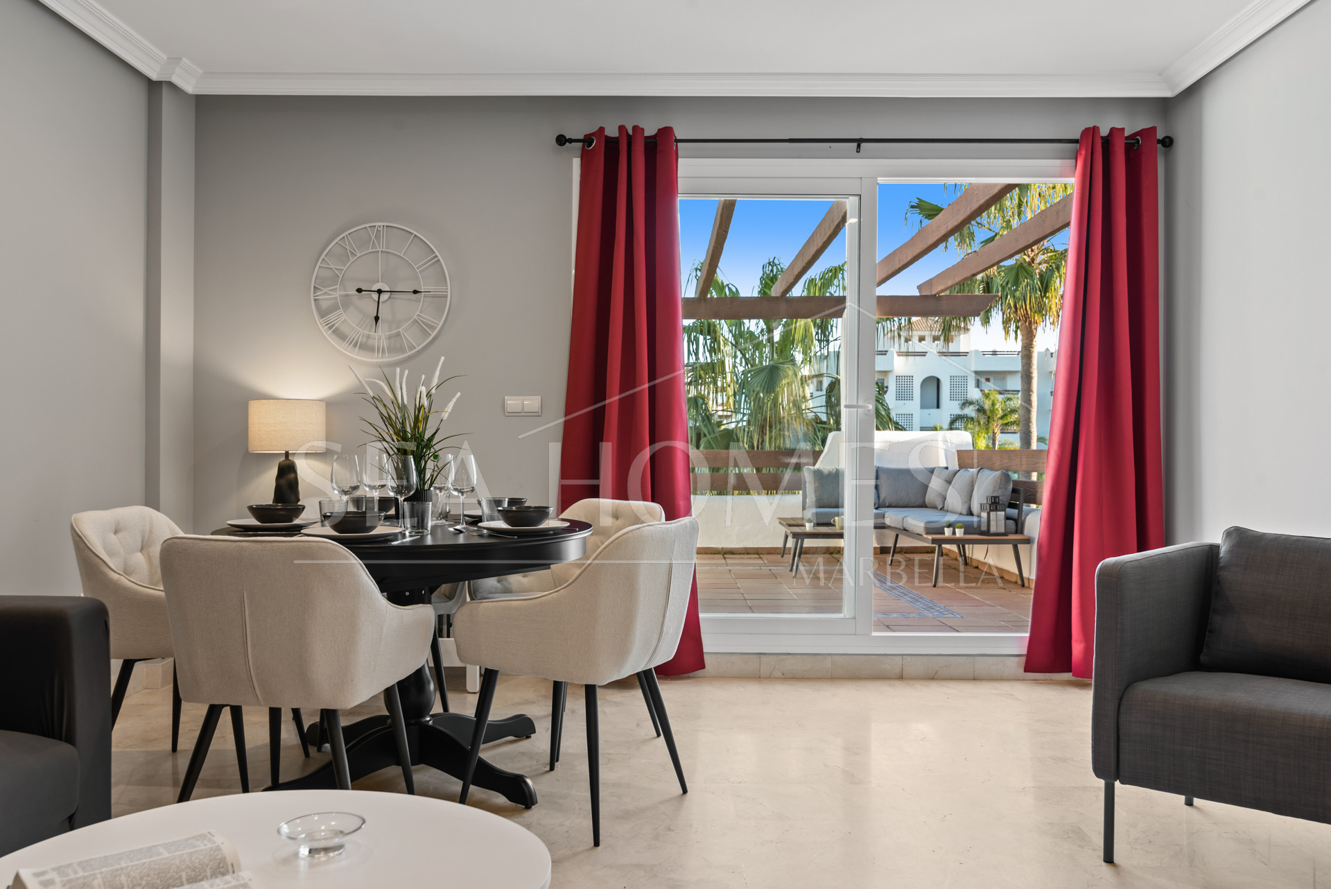 Bright 2 bedroom apartment with private terrace in Selwo