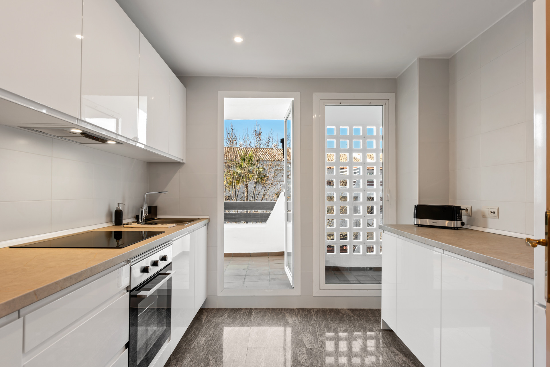 Bright 2 bedroom apartment with private terrace in Selwo