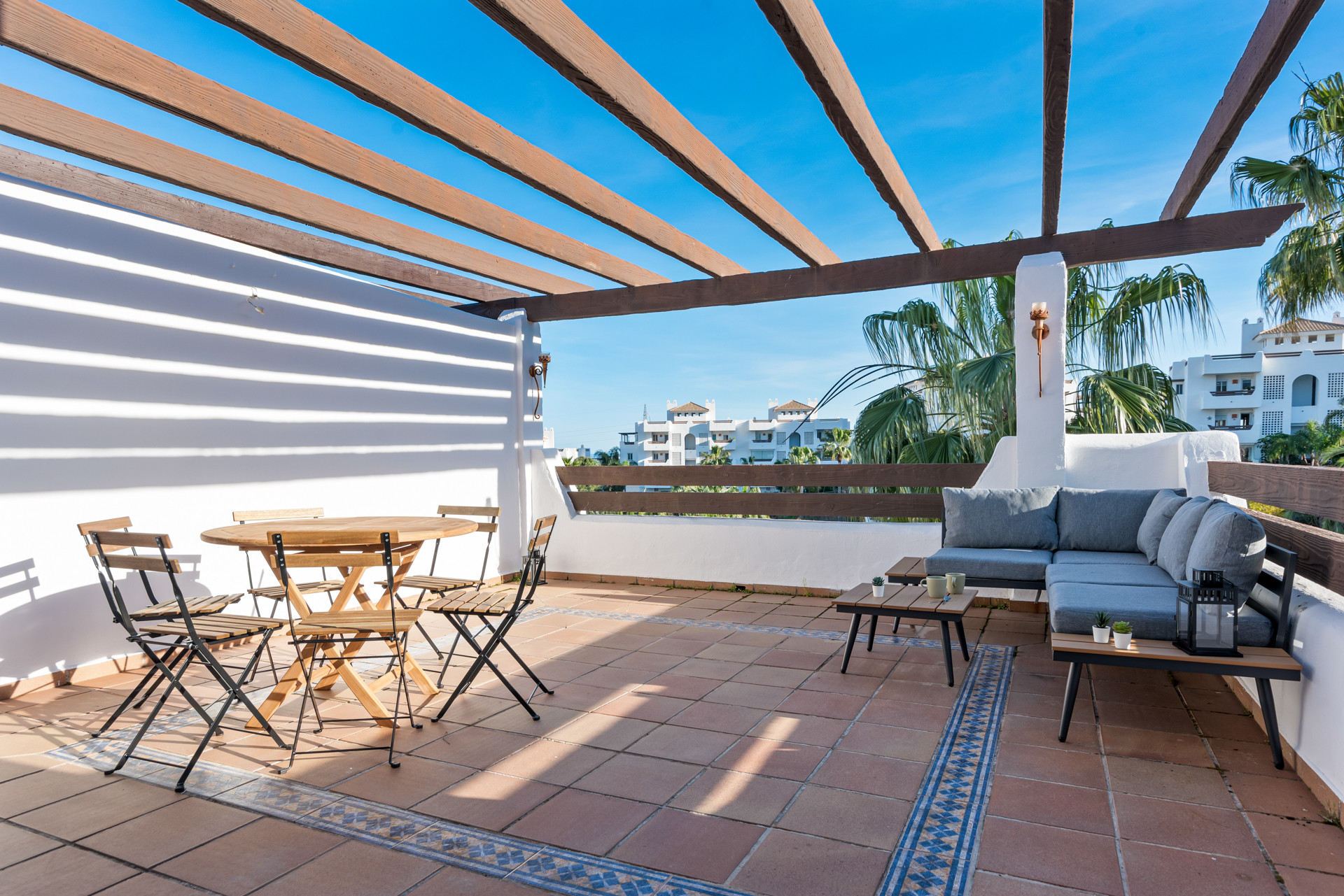 Bright 2 bedroom apartment with private terrace in Selwo