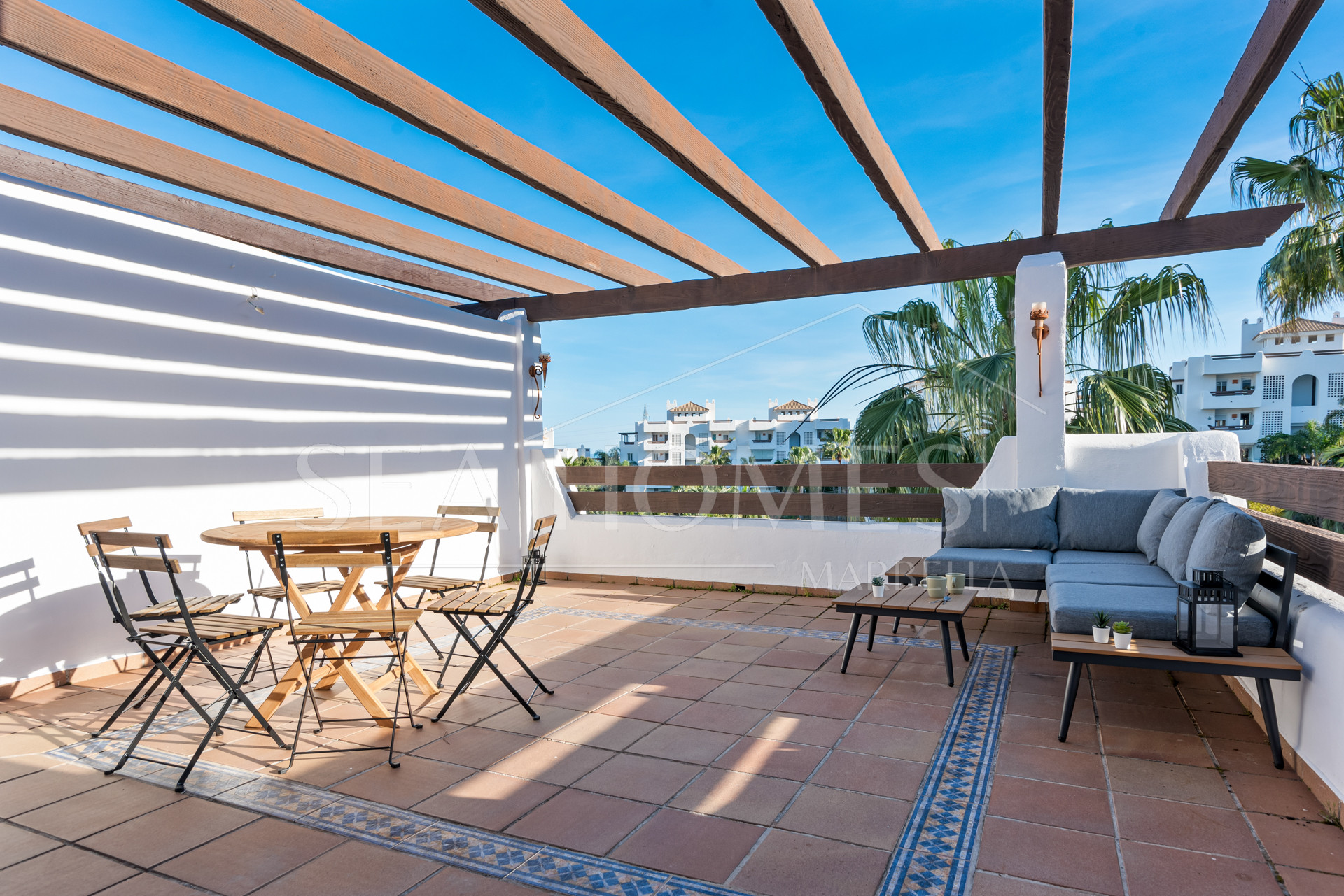 Bright 2 bedroom apartment with private terrace in Selwo