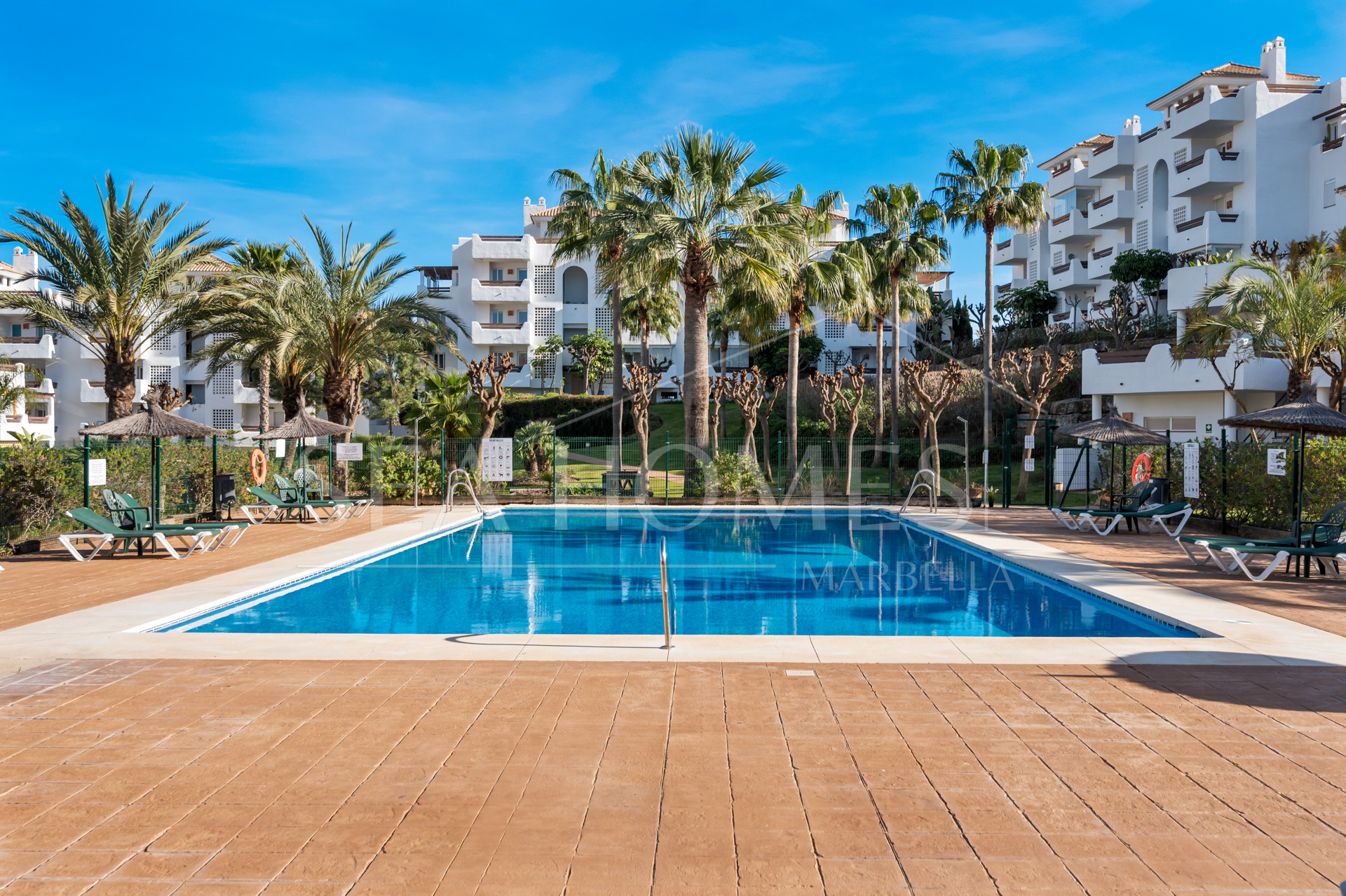 Bright 2 bedroom apartment with private terrace in Selwo