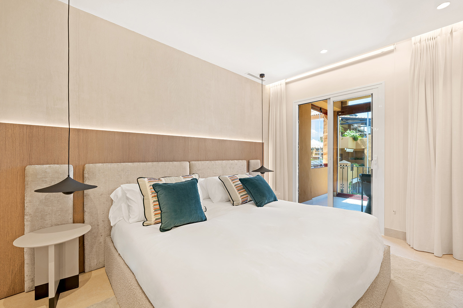 Living in front of the sea: sophistication and exclusivity in the New Golden Mile