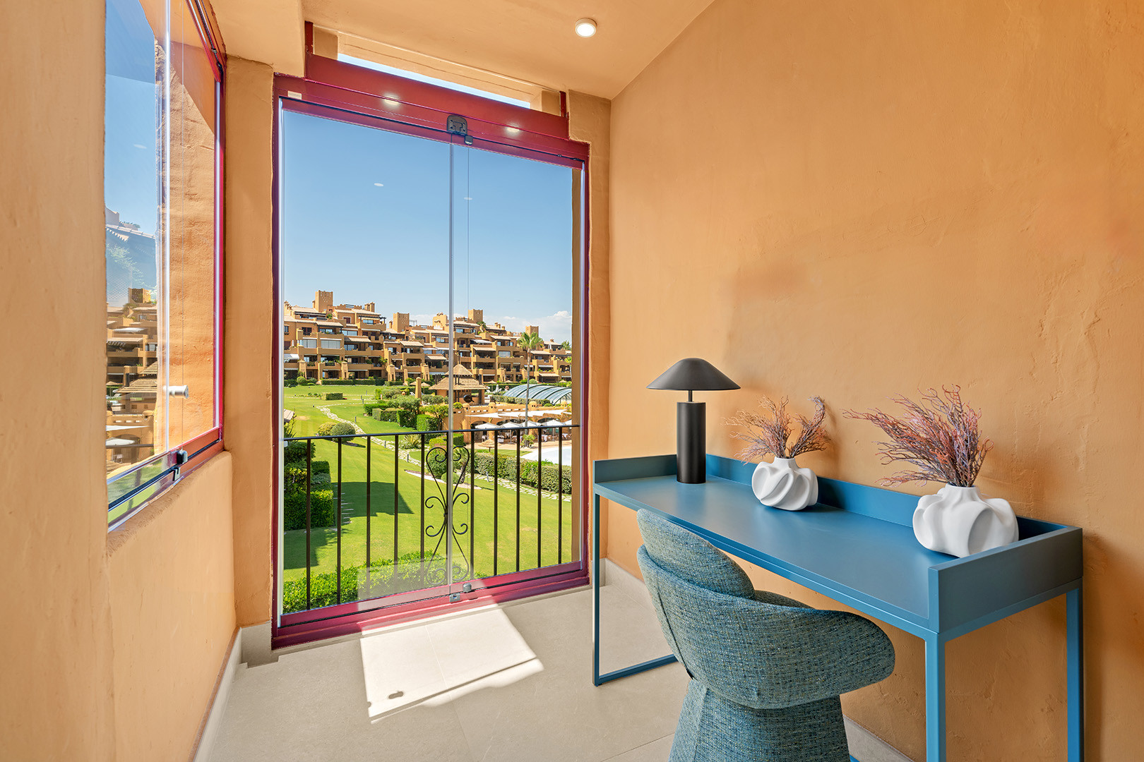 Living in front of the sea: sophistication and exclusivity in the New Golden Mile