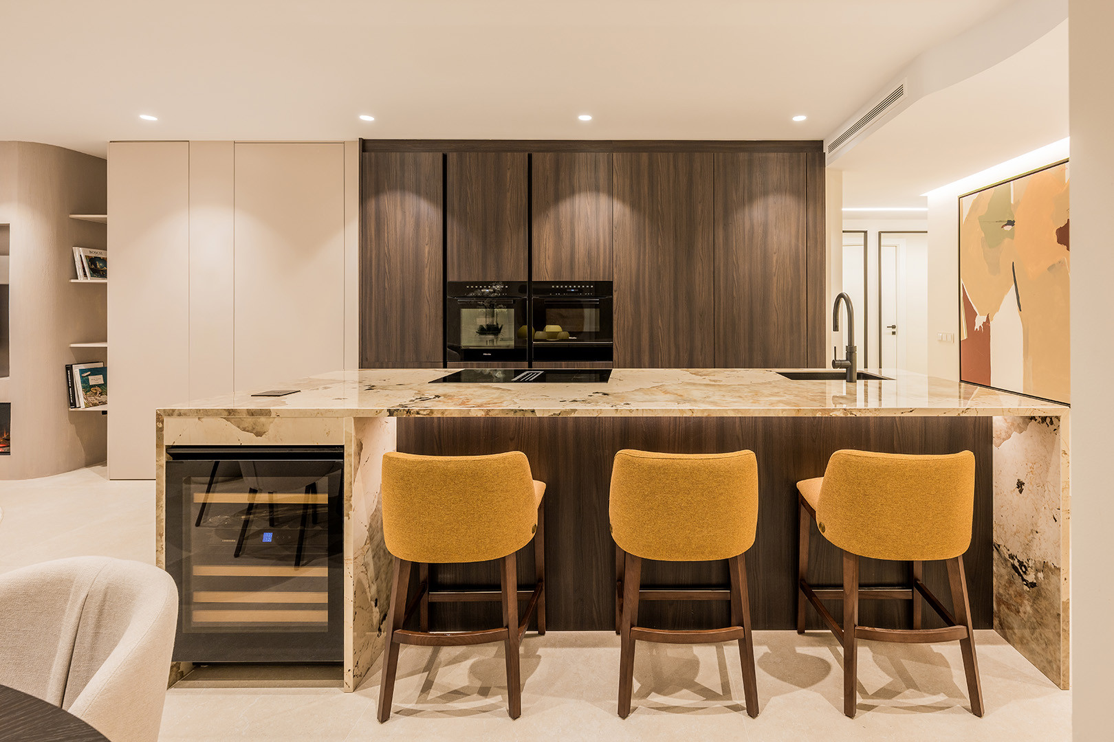 Living in front of the sea: sophistication and exclusivity in the New Golden Mile