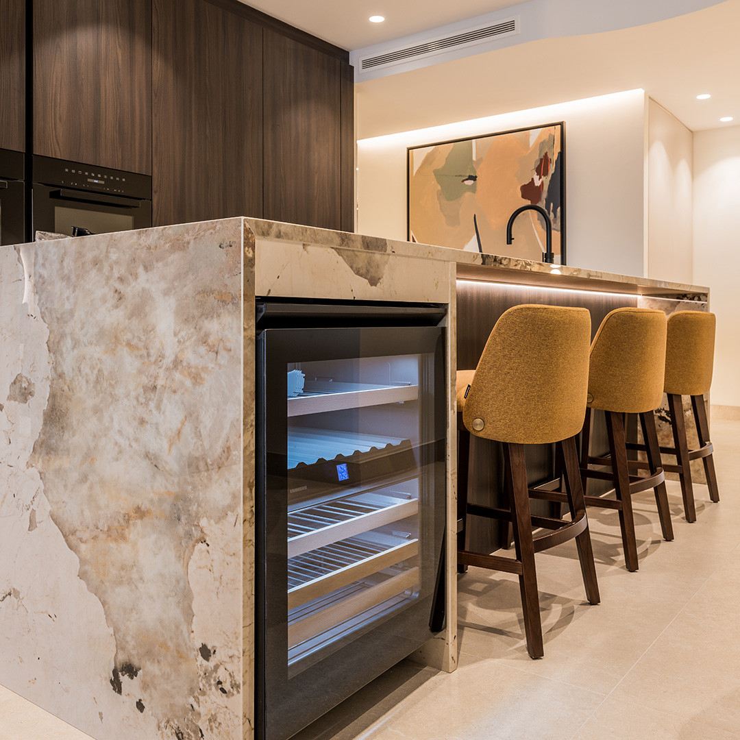 Living in front of the sea: sophistication and exclusivity in the New Golden Mile