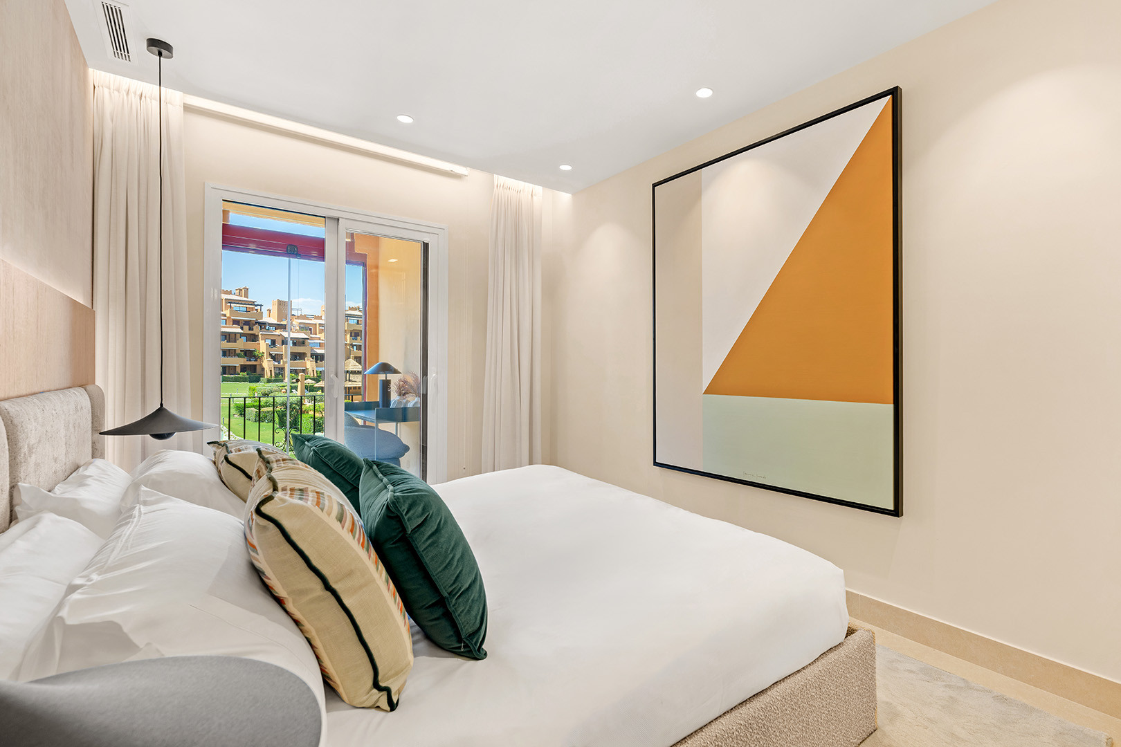 Living in front of the sea: sophistication and exclusivity in the New Golden Mile