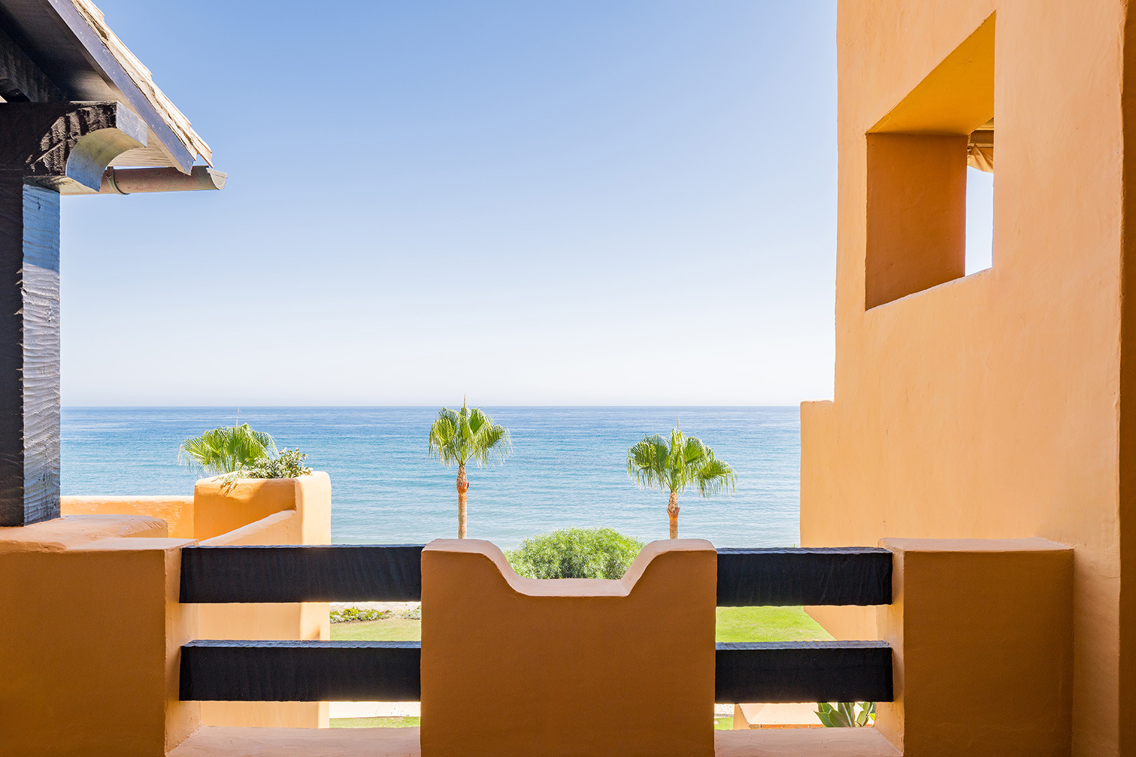 Living in front of the sea: sophistication and exclusivity in the New Golden Mile