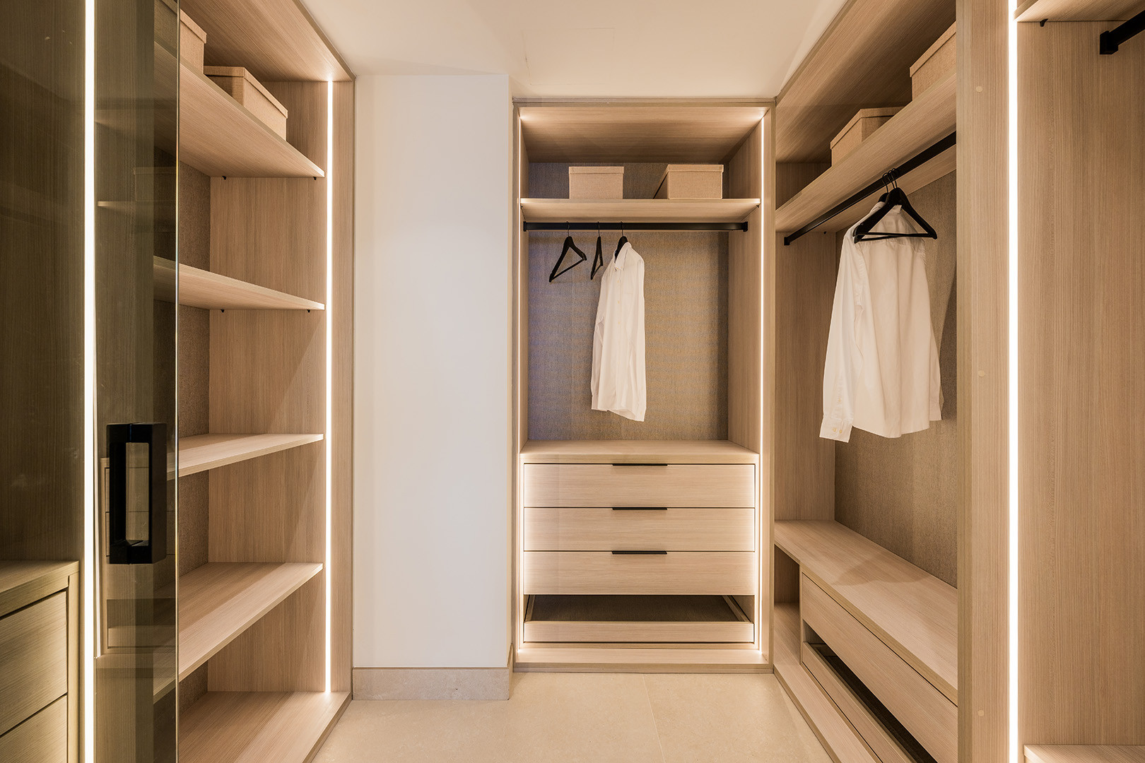 Living in front of the sea: sophistication and exclusivity in the New Golden Mile