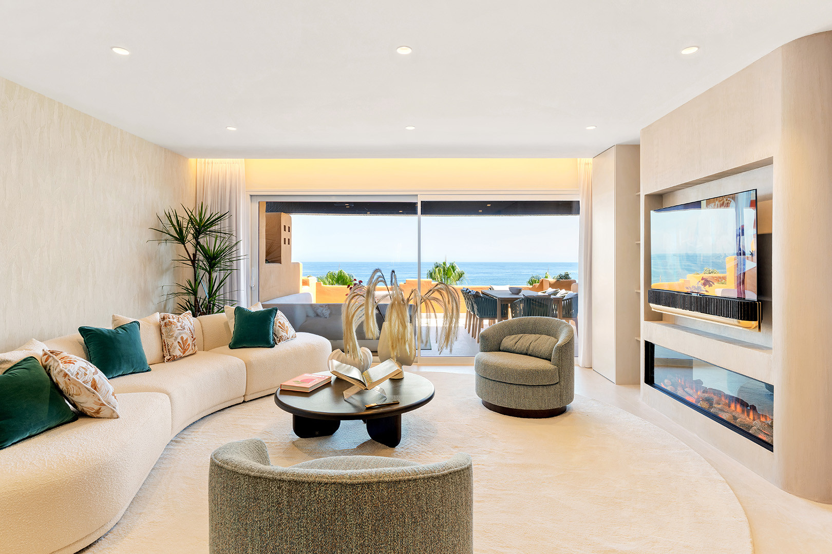 Living in front of the sea: sophistication and exclusivity in the New Golden Mile