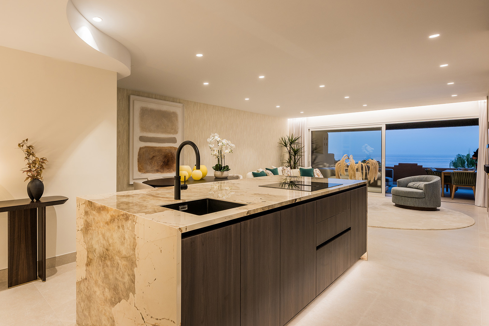 Living in front of the sea: sophistication and exclusivity in the New Golden Mile