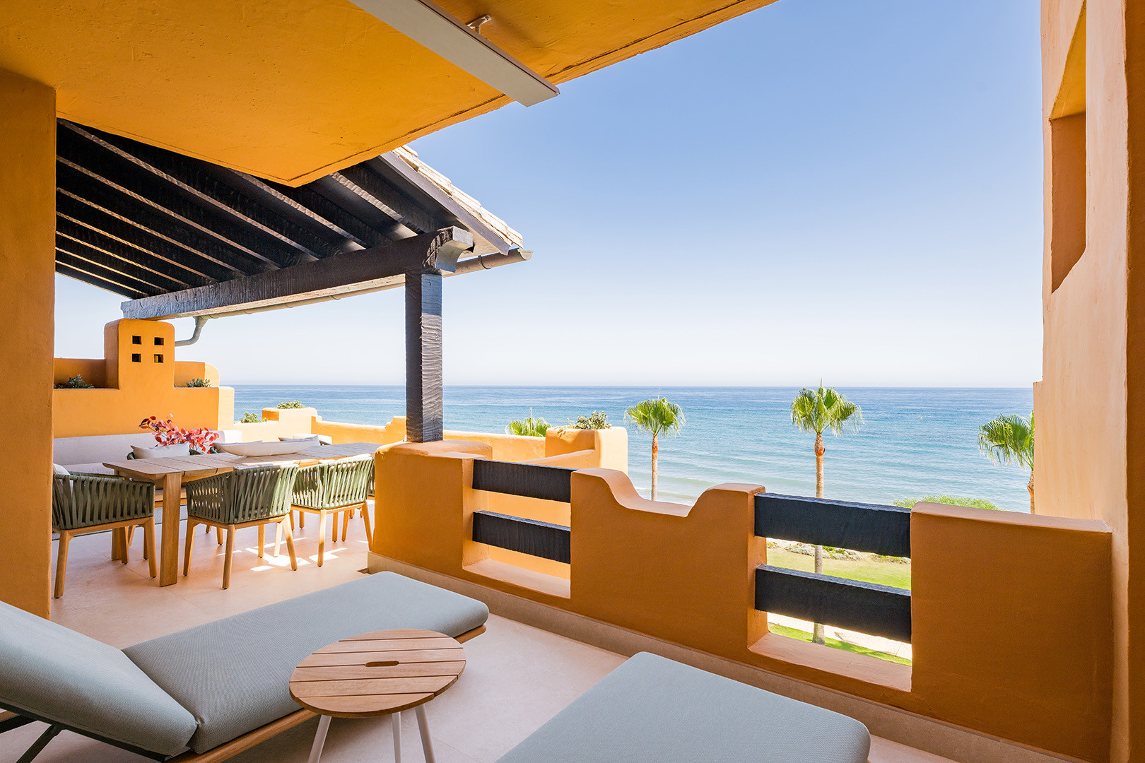 Living in front of the sea: sophistication and exclusivity in the New Golden Mile