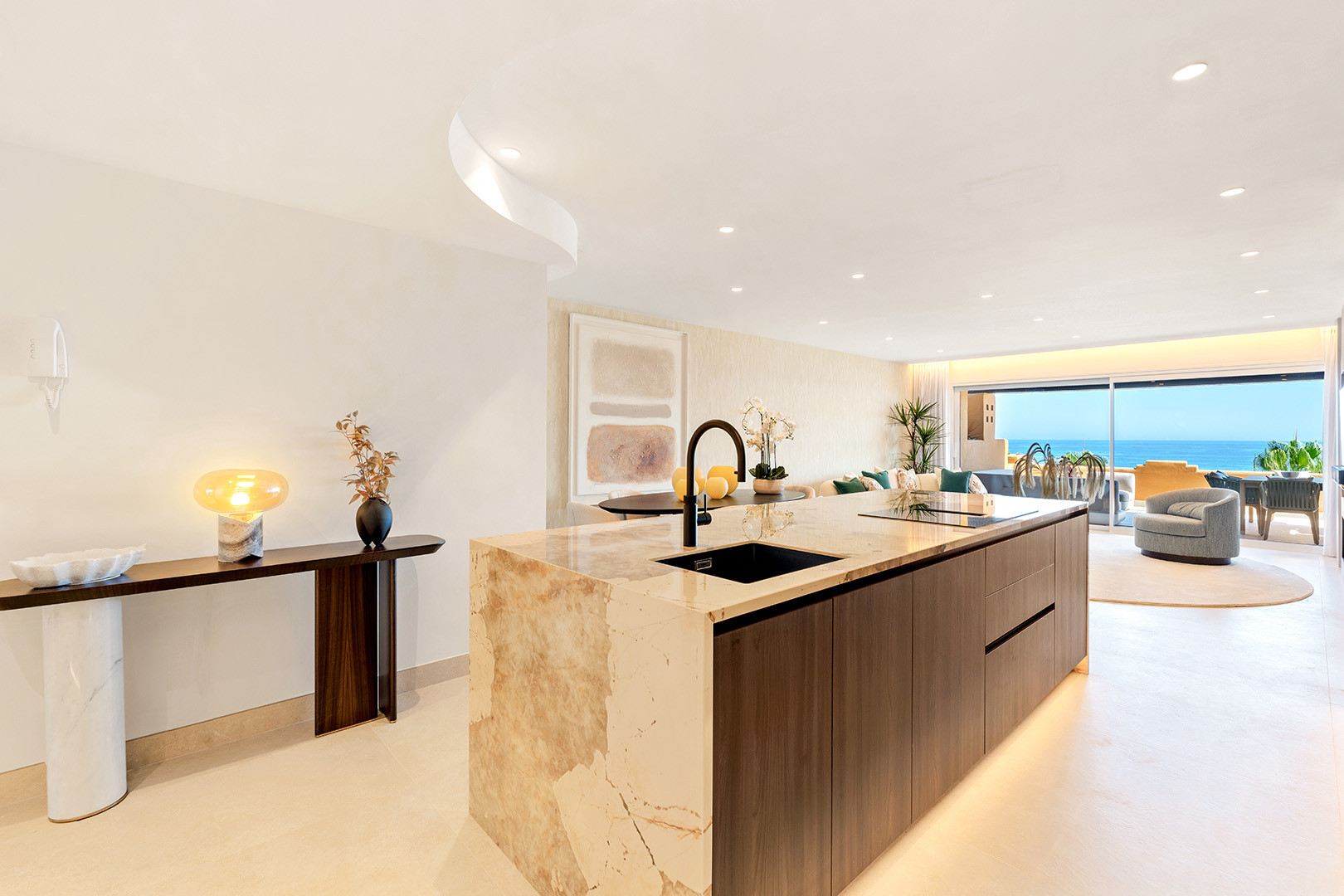 Living in front of the sea: sophistication and exclusivity in the New Golden Mile
