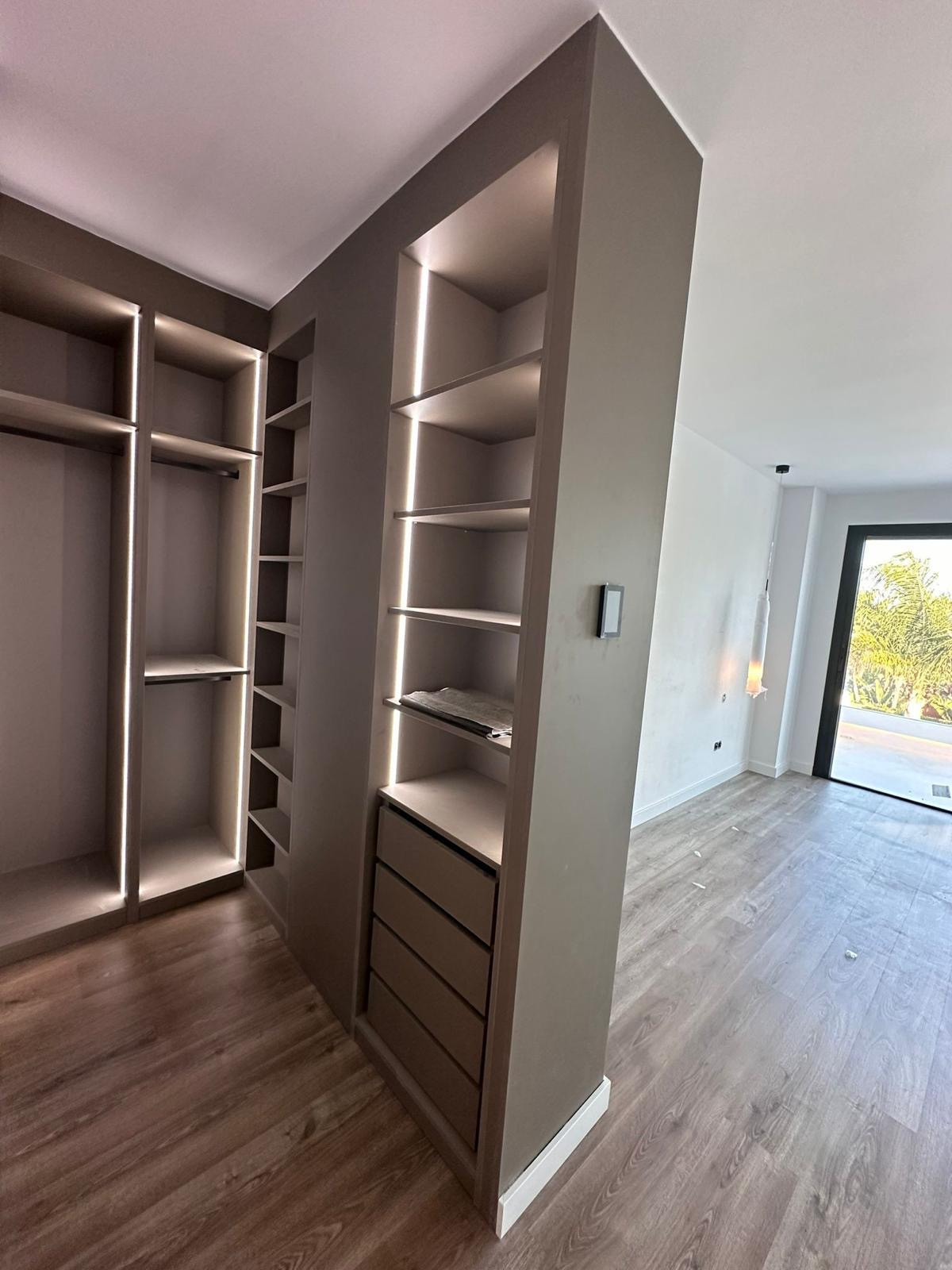 Image {index}: Detached Villa For sale, Estepona, €1,495,000 [318-02334MAU]