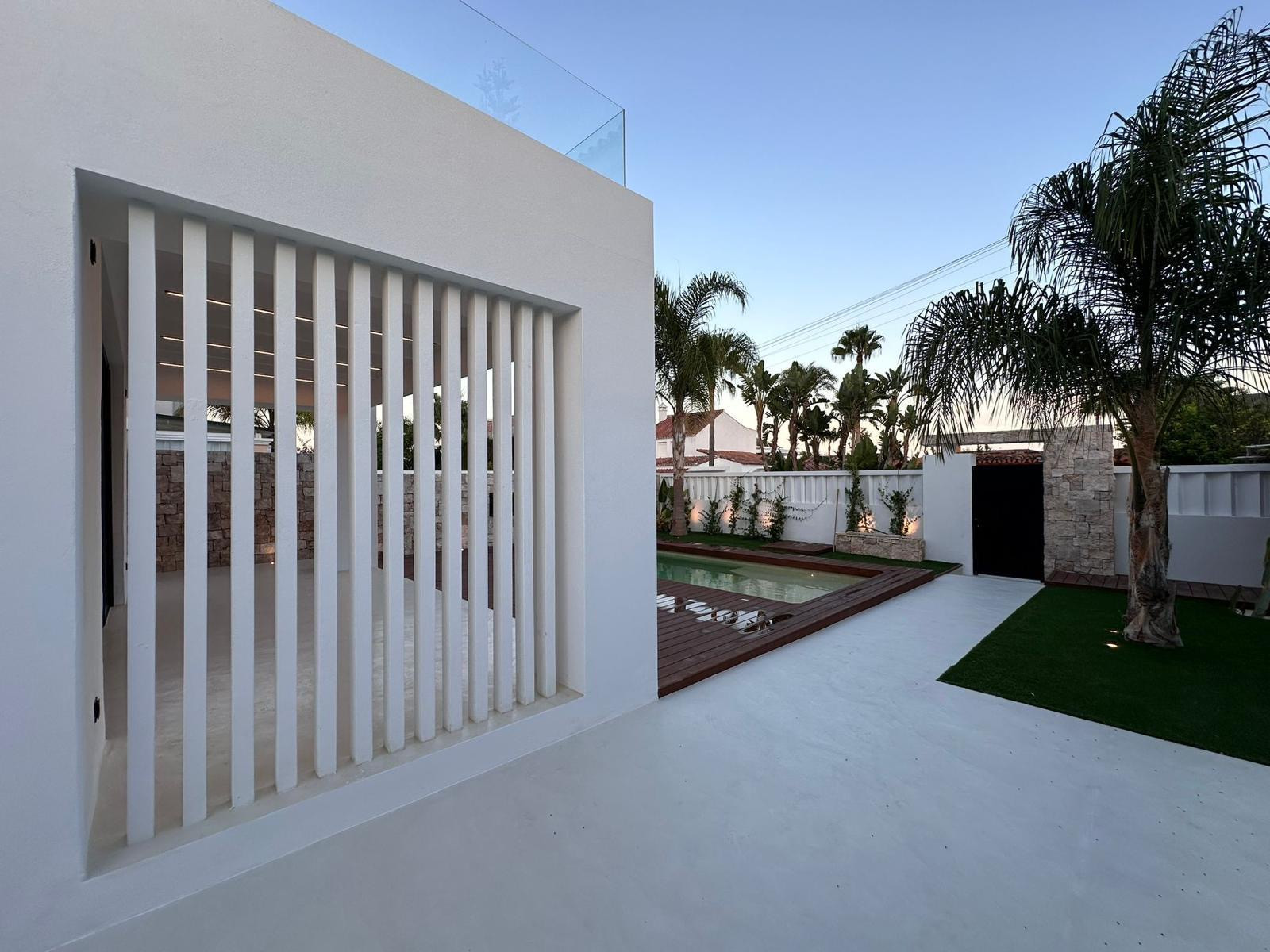Image {index}: Detached Villa For sale, Estepona, €1,495,000 [318-02334MAU]