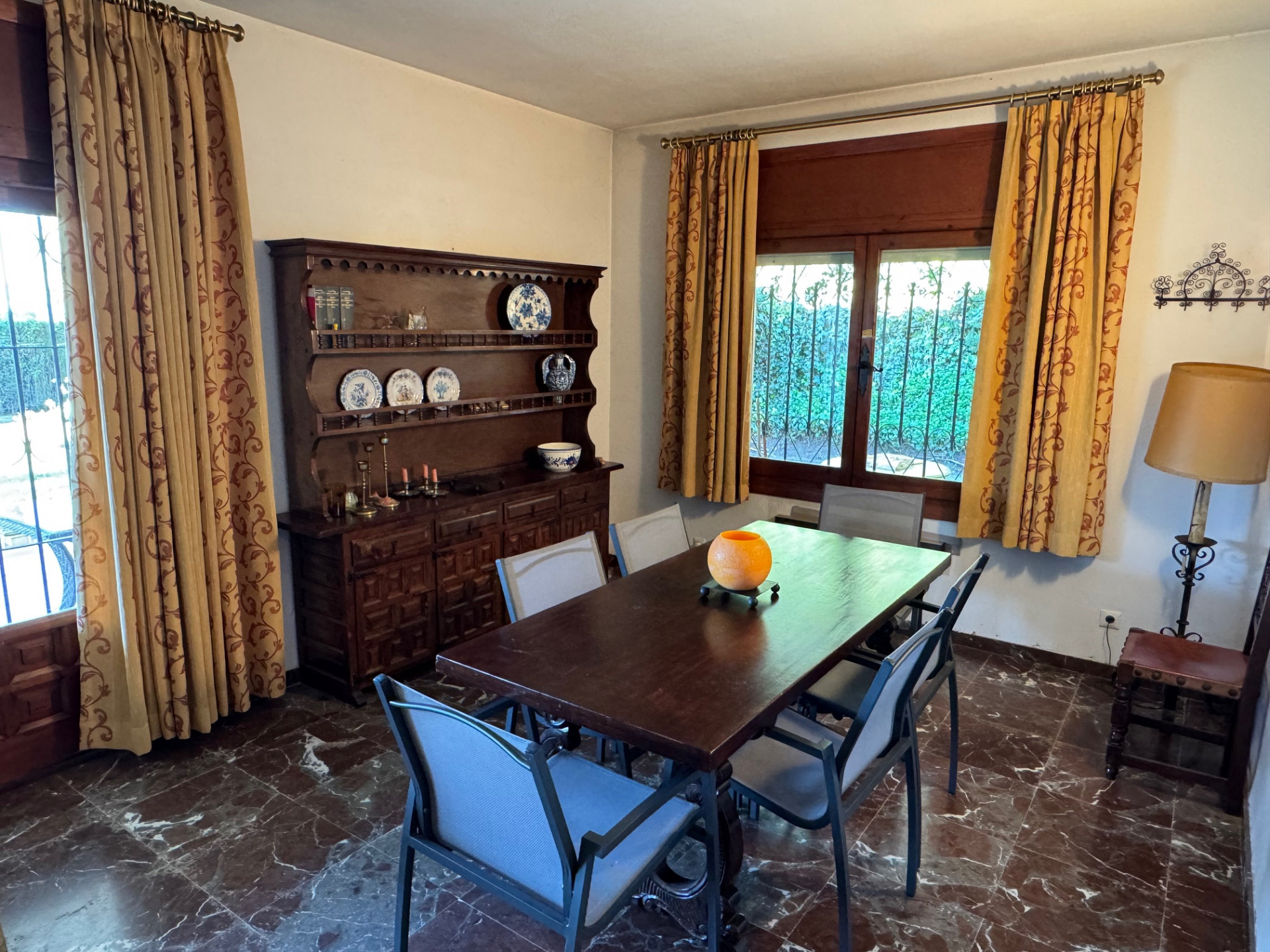 Charming villa with great potential in Middle Paradise – New Golden Mile