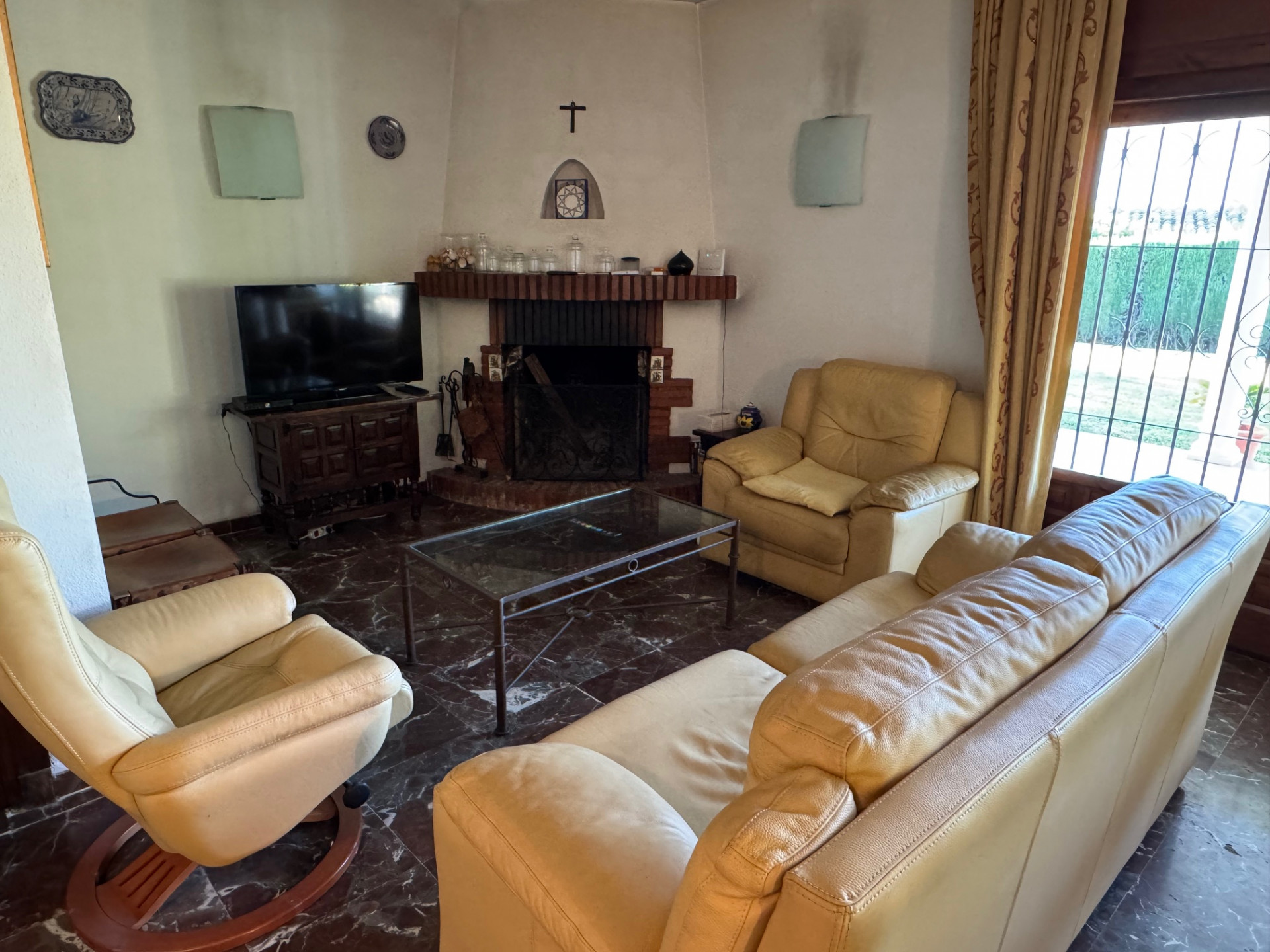 Charming villa with great potential in Middle Paradise – New Golden Mile