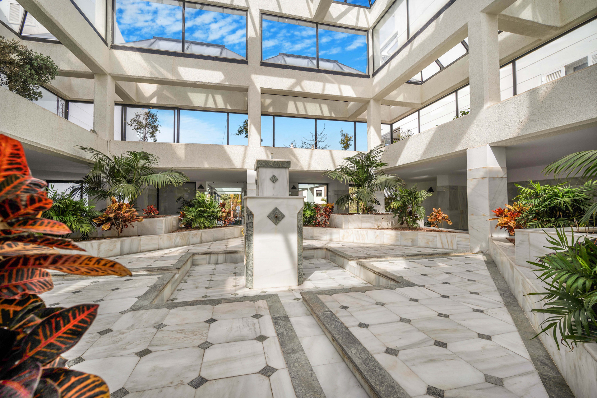 Apartment in Nueva Andalucia - view 1