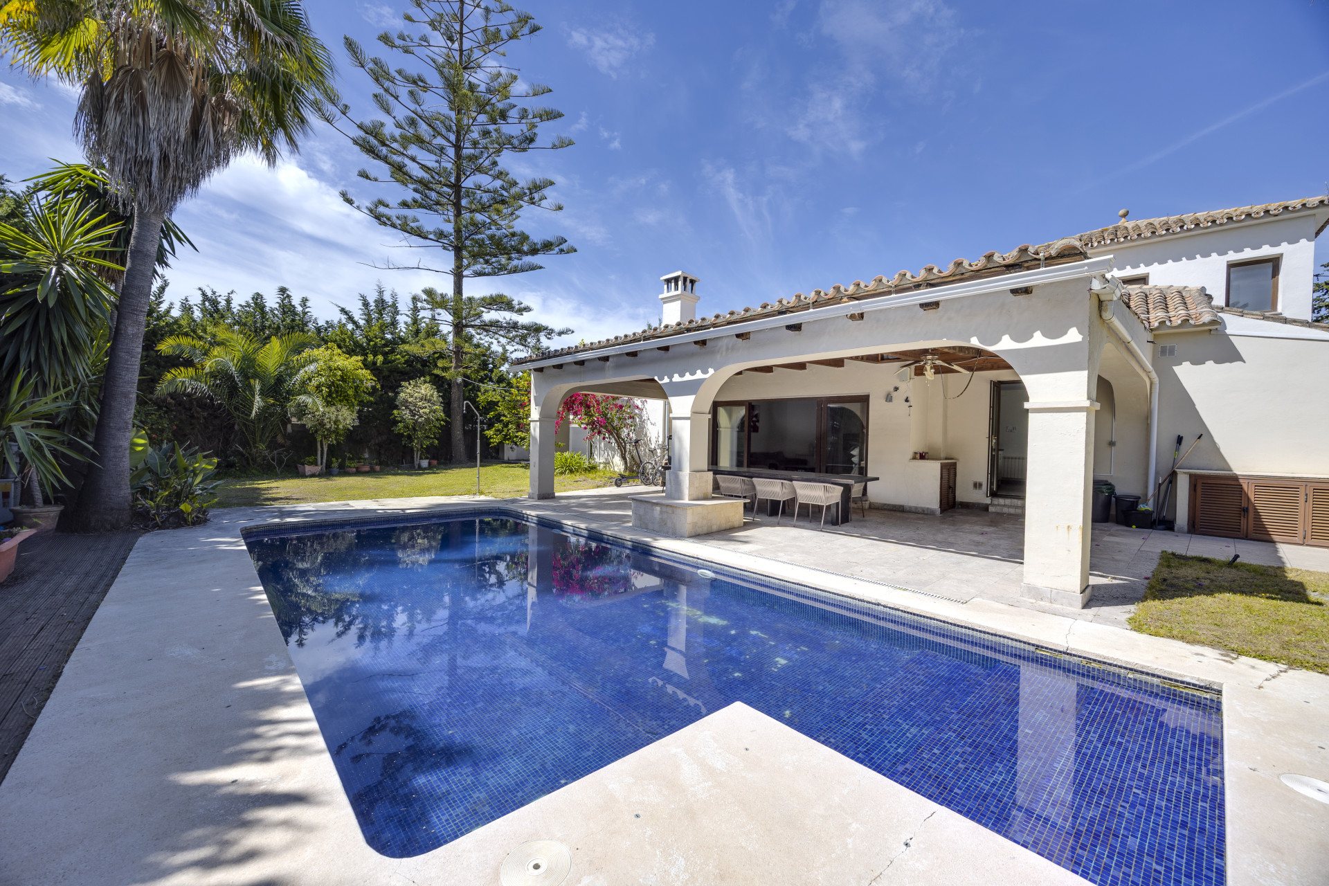Villa in Bel-Air - view 1
