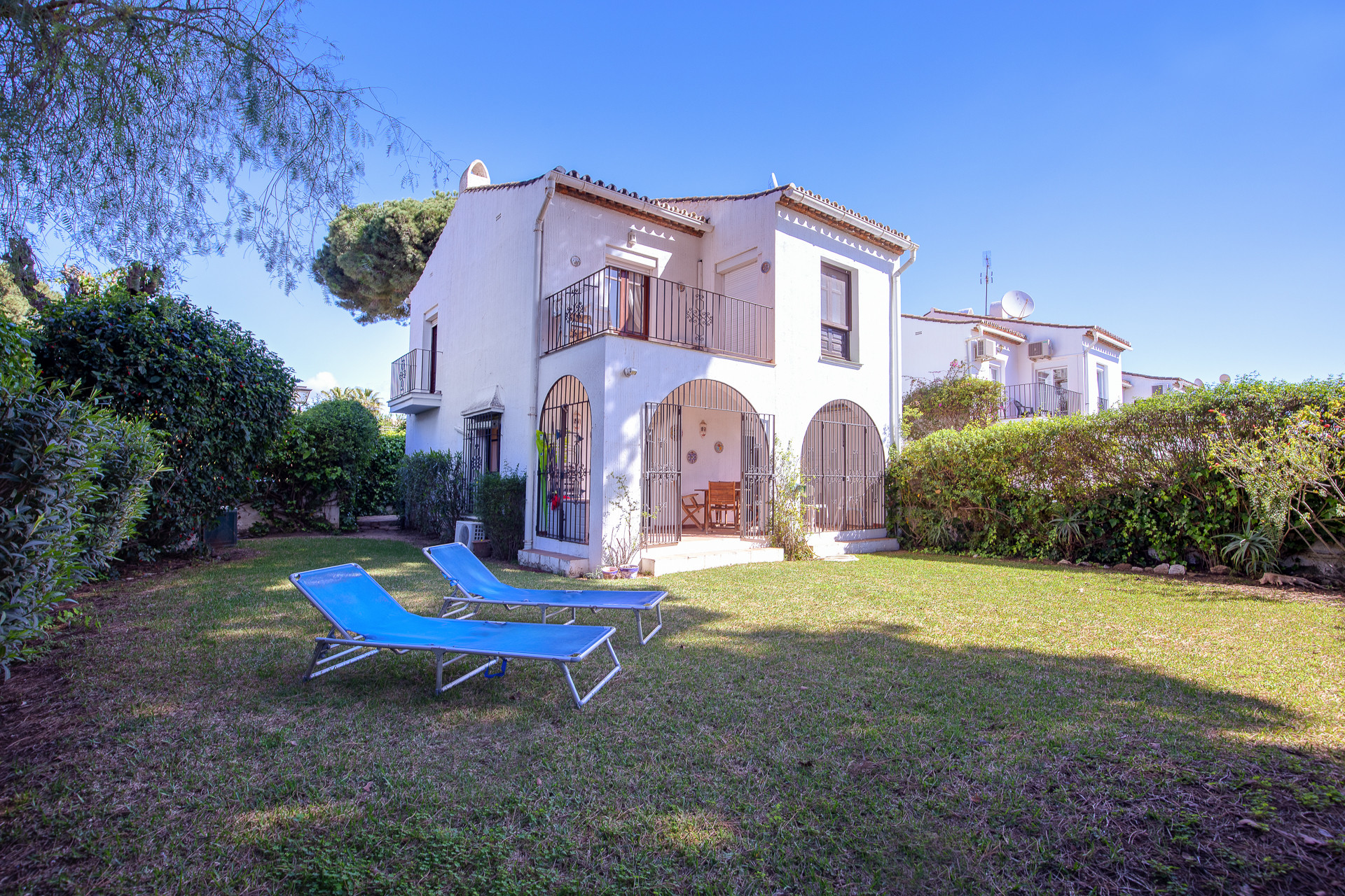 Villa For Sale in Estepona (Benamara)