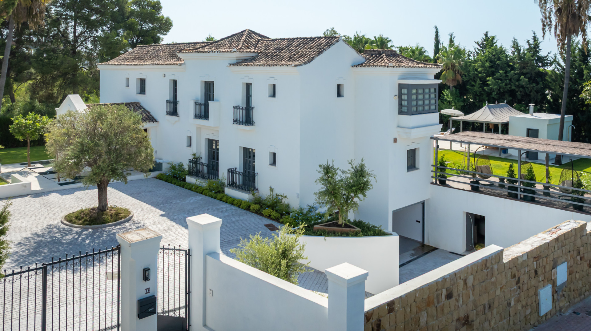 Andalusian-Inspired Villa near Atalaya Golf