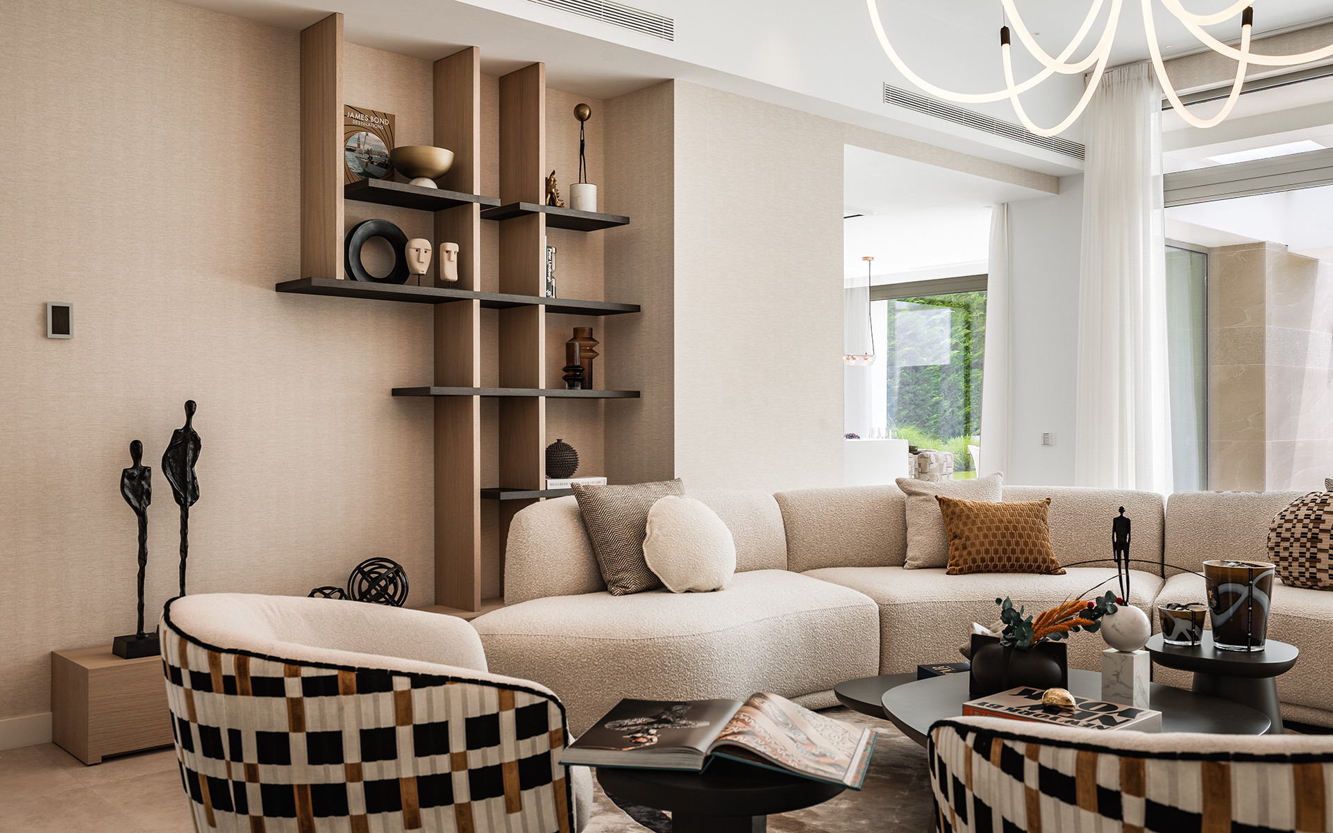 Elegant Contemporary Villa with 5 En-Suite Bedrooms in El Paraíso, New Golden Mile, Marbella