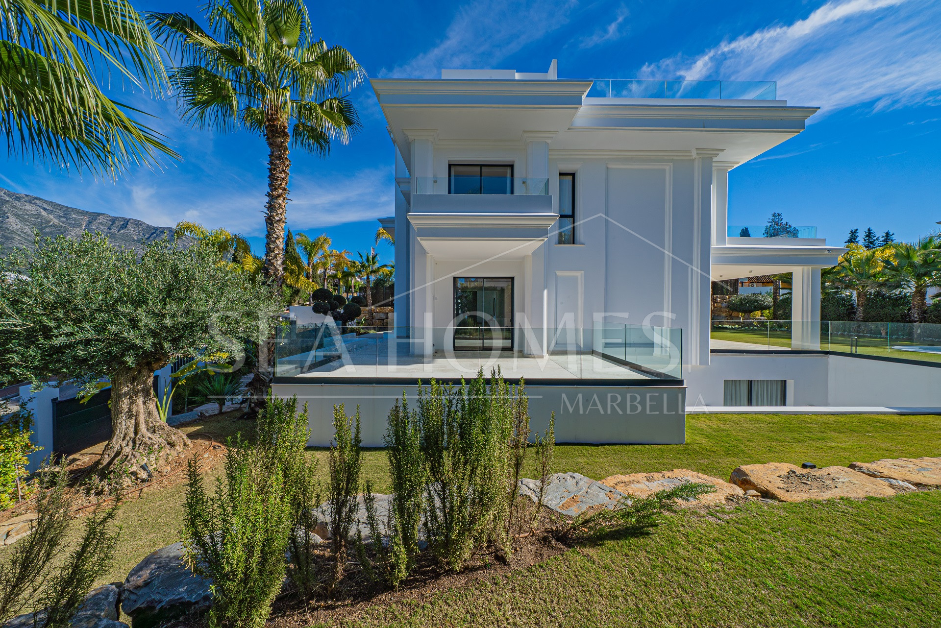 EXCLUSIVE DETACHED VILLAS IN LOMAS DE MARBELLA CLUB