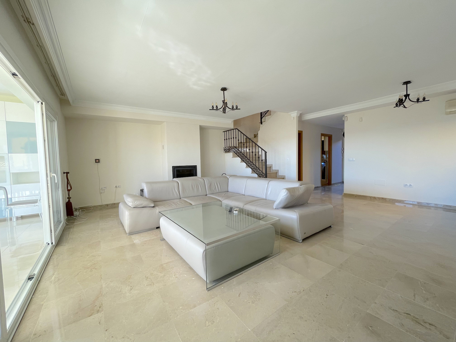 Details House for sale Alcaidesa Costa – T1355