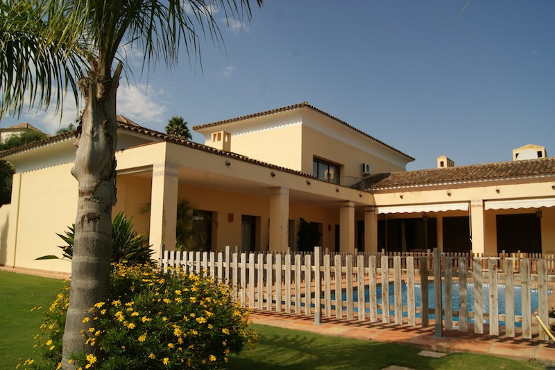 Exterior images Villa for sale in Sotogrande Alto