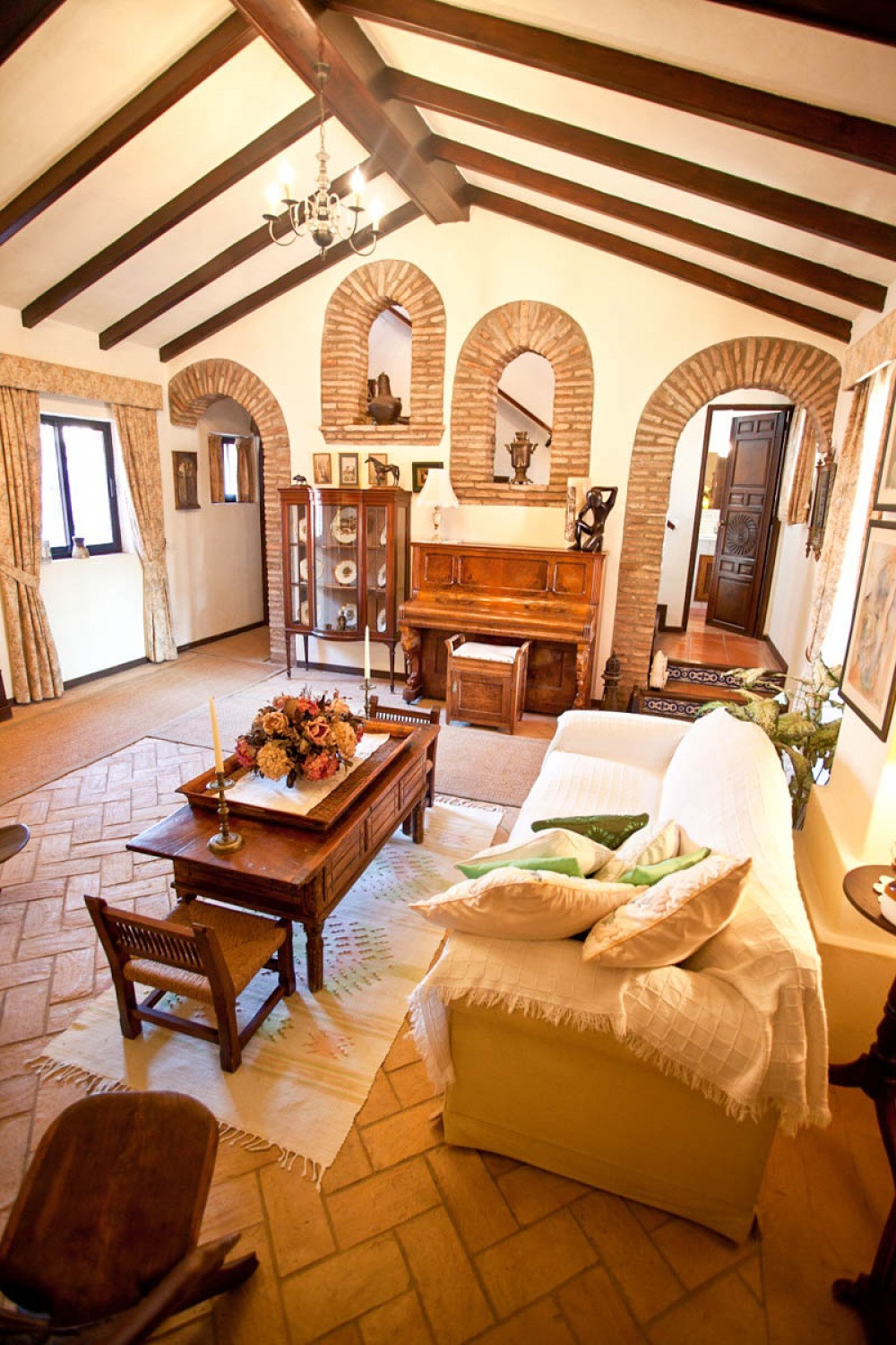 Imagenes exteriores de Villa en venta en San Martin del Tesorillo