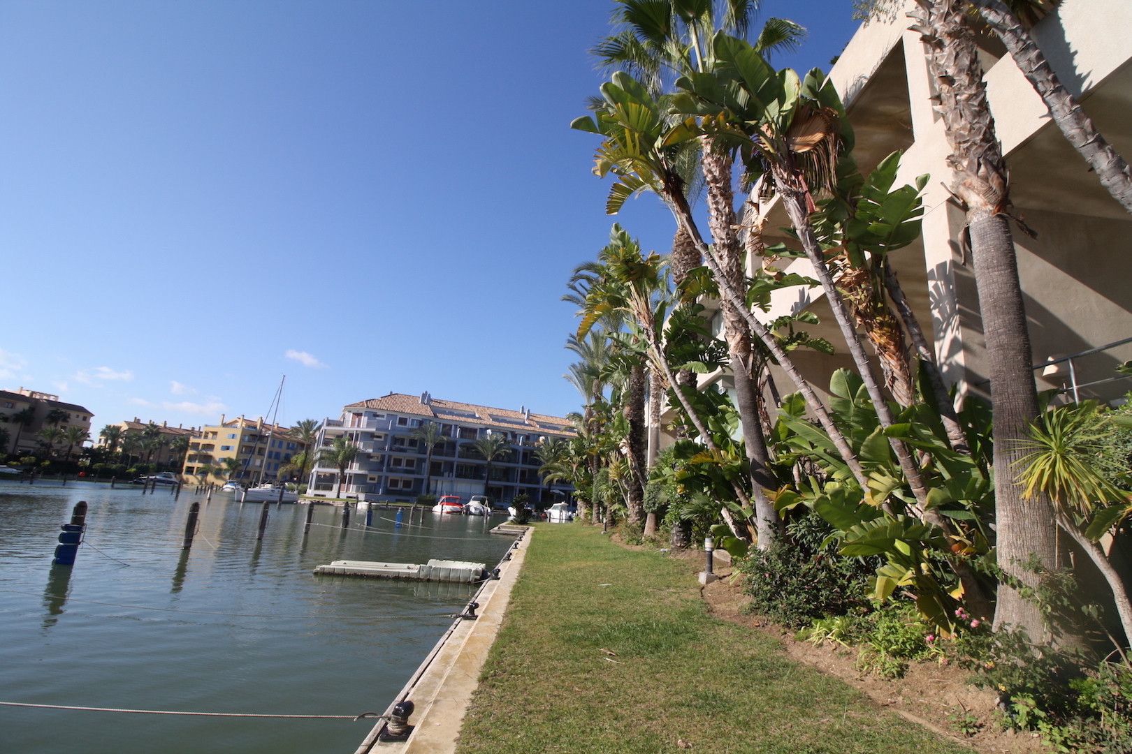 Imagenes exteriores de Atraque en venta en Sotogrande
