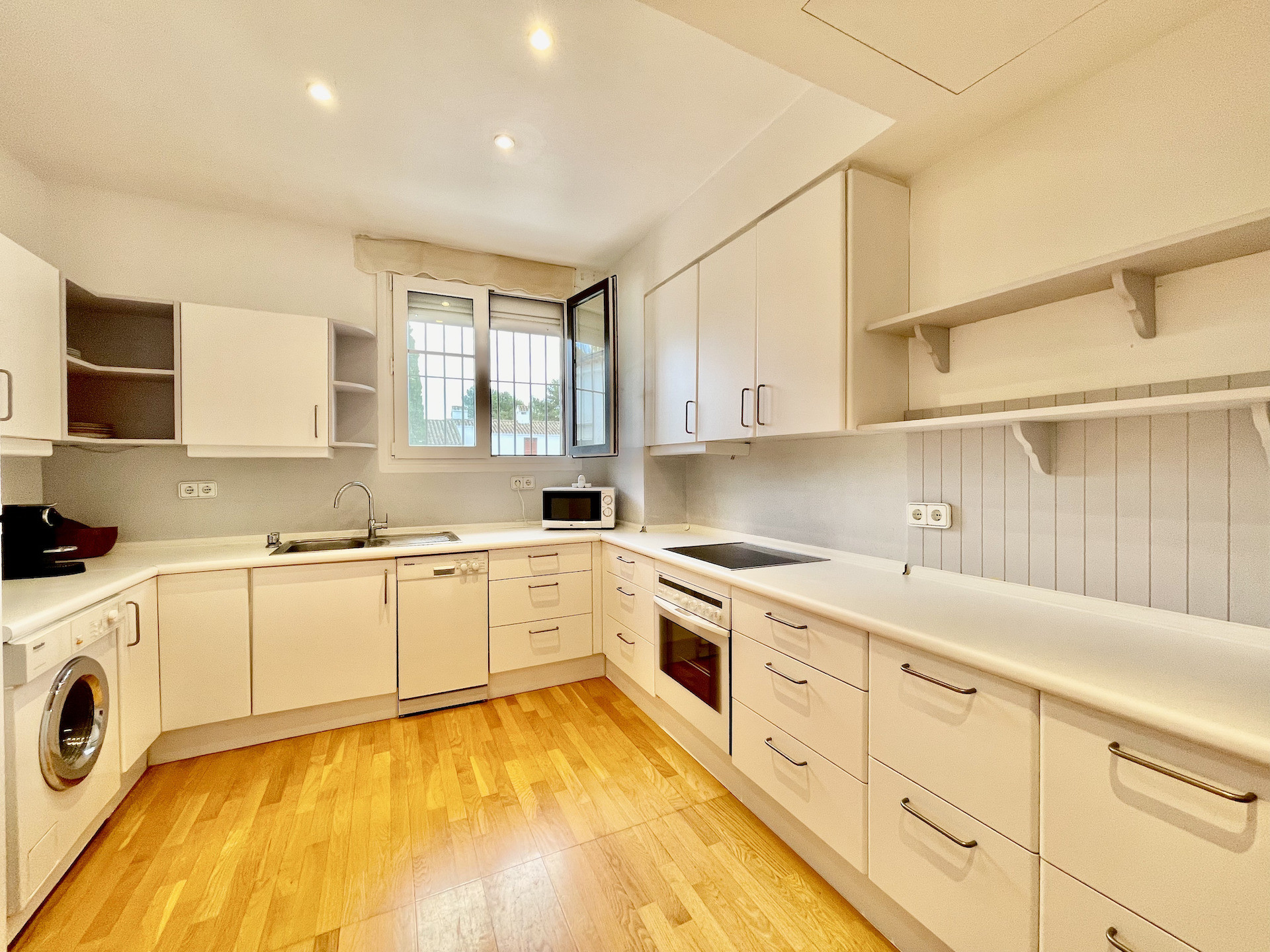 Details Apartment | 327-01298P25