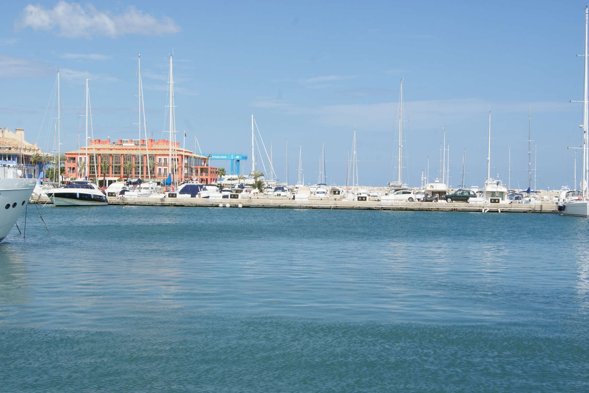 Imagenes exteriores de Atraque en venta en Sotogrande Puerto Deportivo