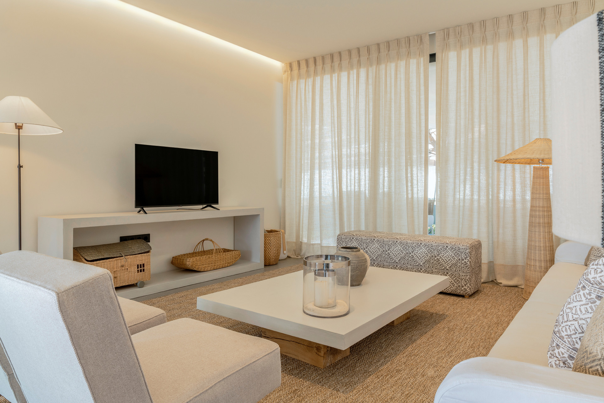 Details Apartment | 327-01081P24