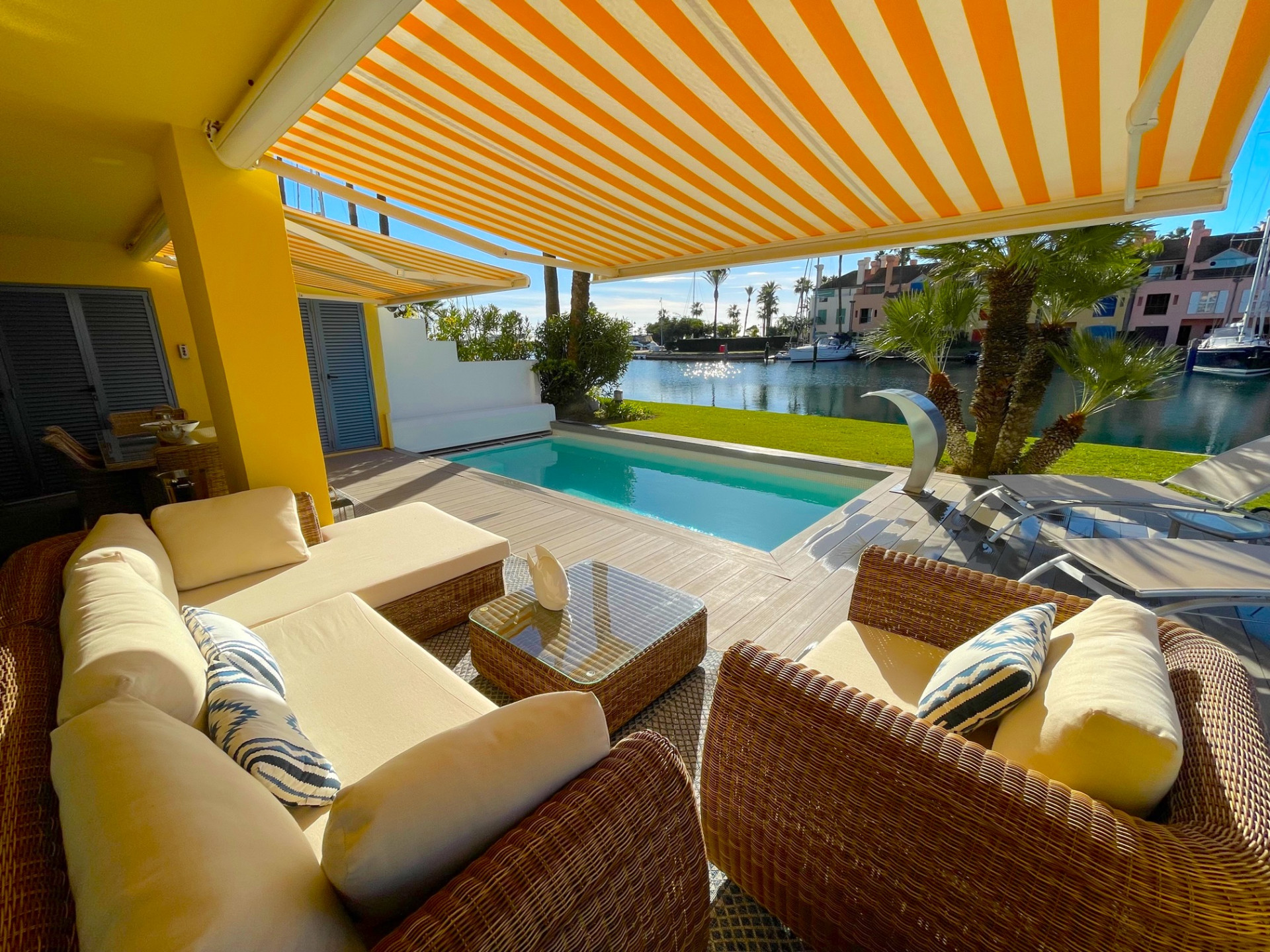 Exterior images Apartment for holiday rent in Marina de Sotogrande
