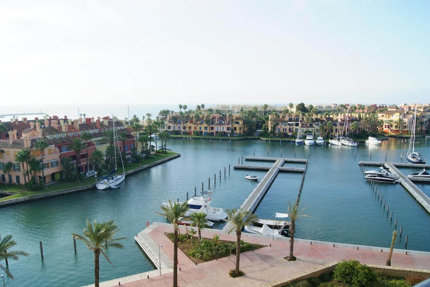 Exterior Atraque en venta en Marina de Sotogrande