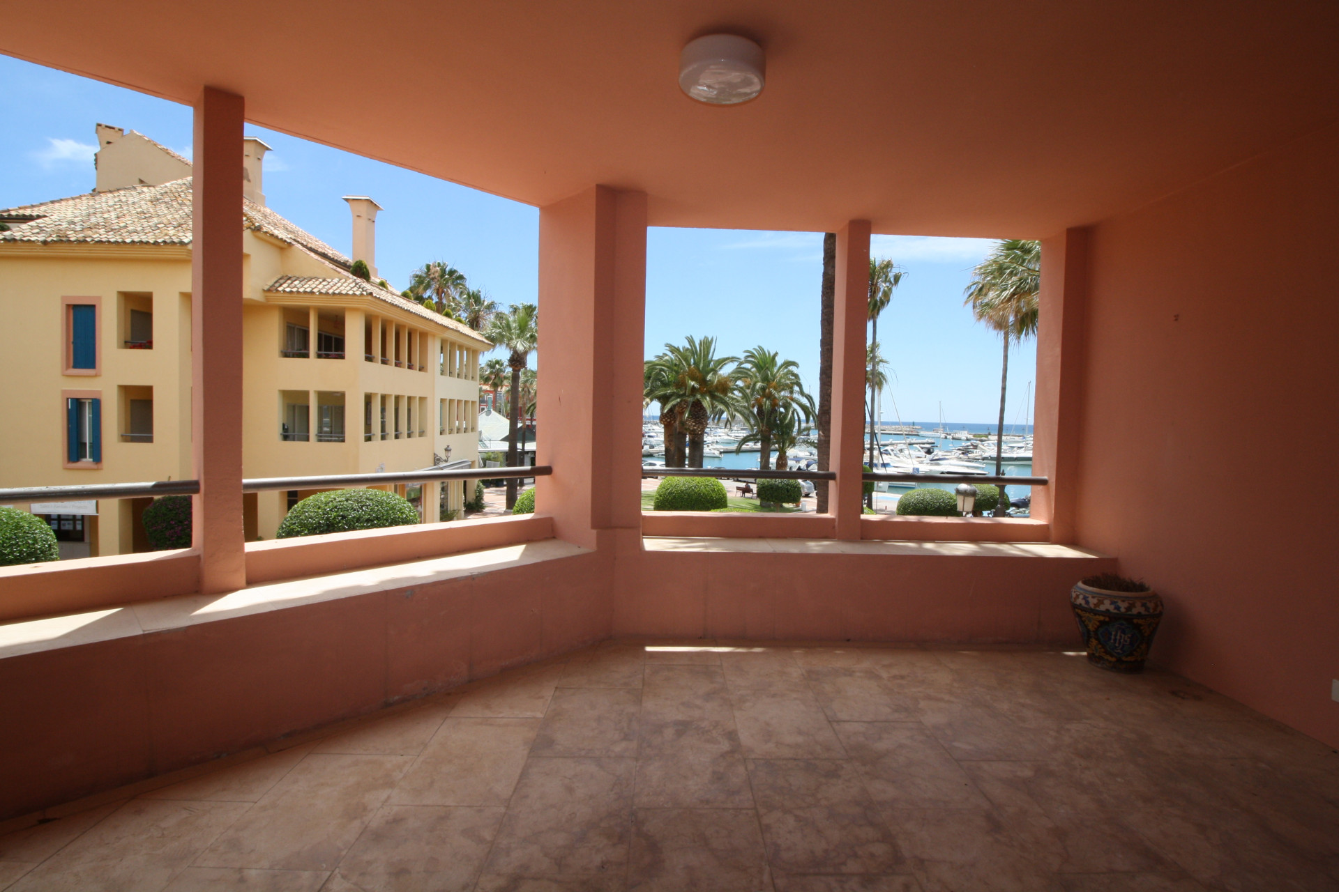 Exterior Apartamento en venta en Sotogrande Puerto Deportivo