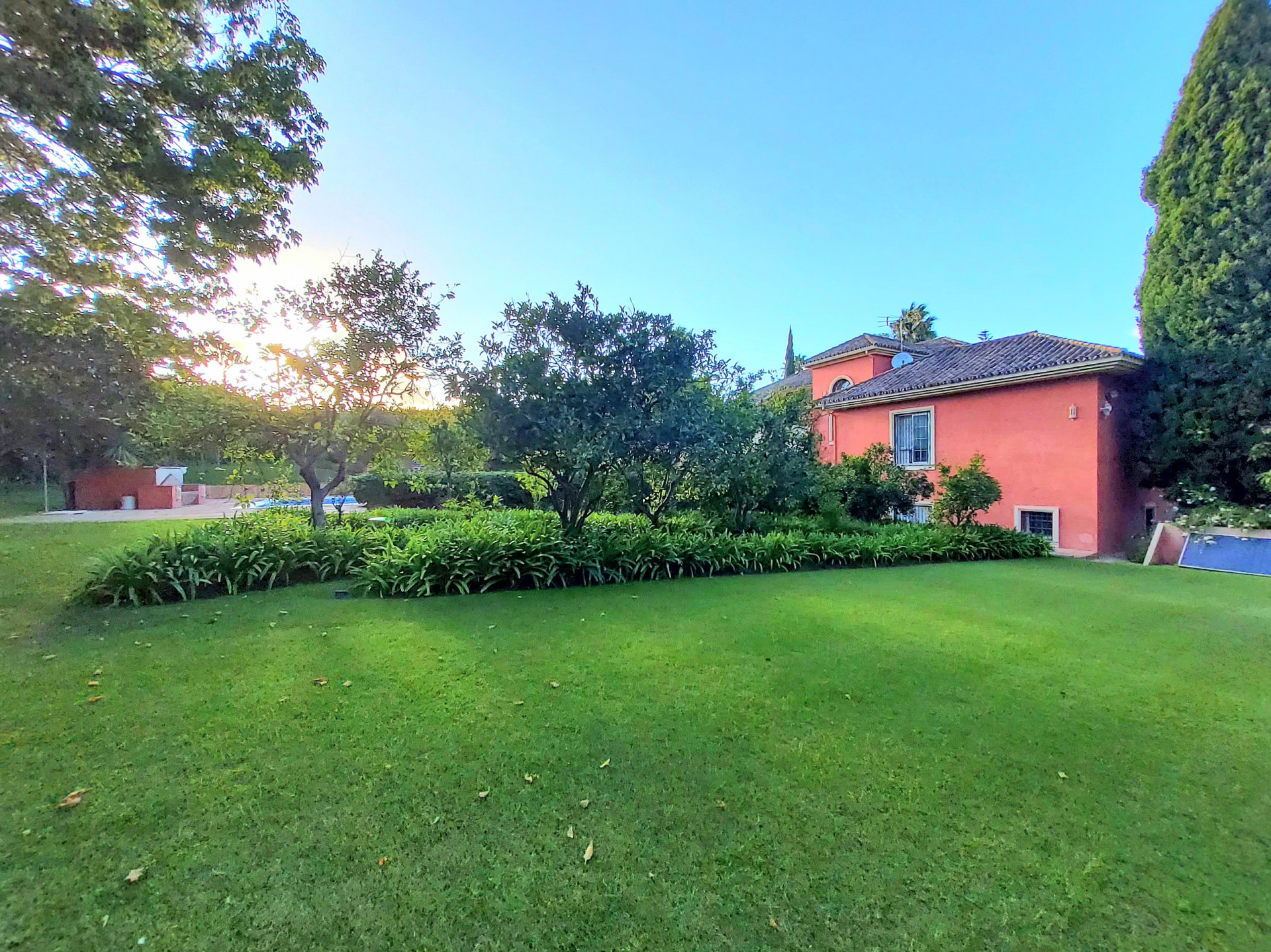 Exterior images Villa for sale in Sotogrande Costa