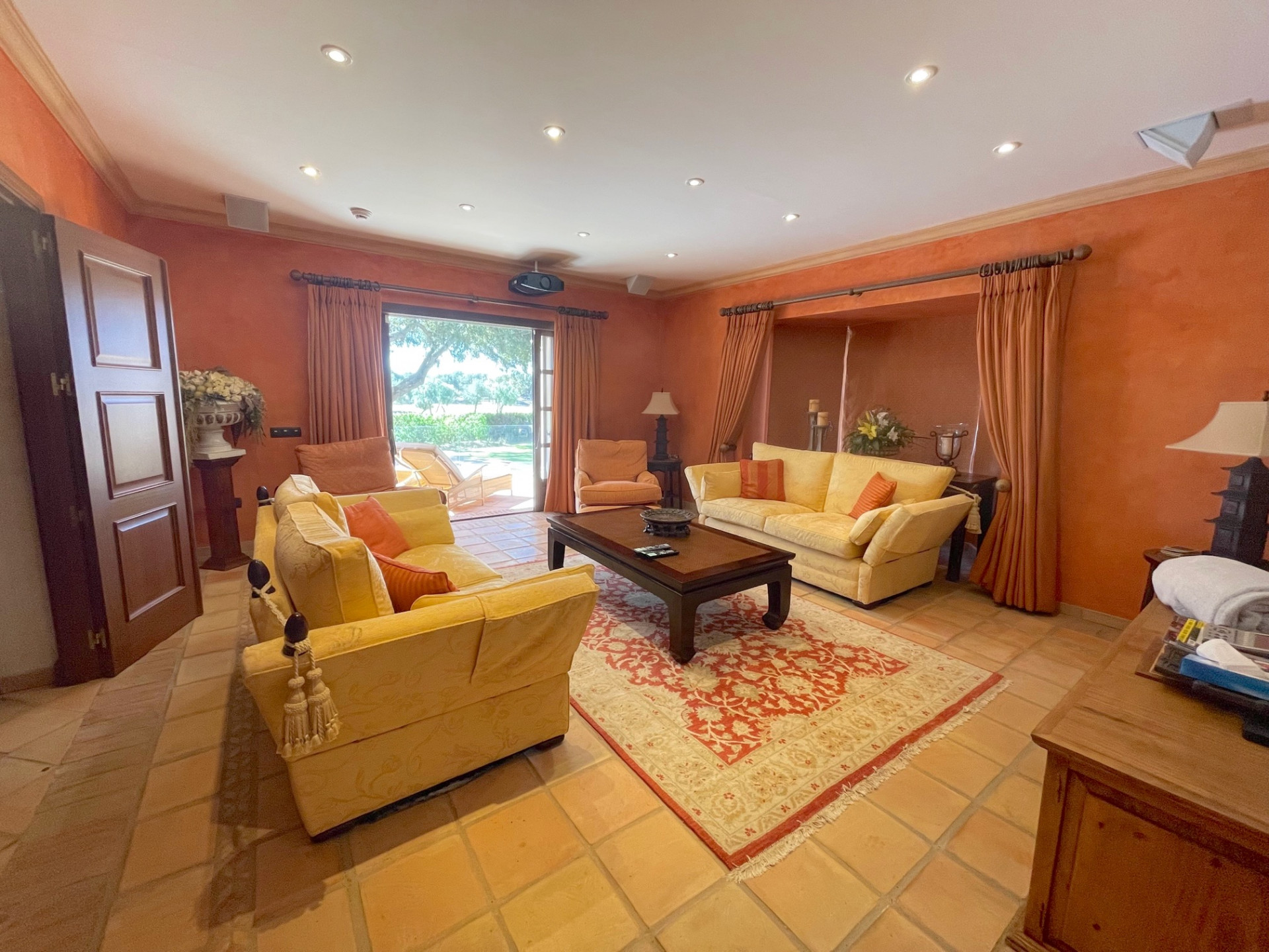 Images Villa for sale in San Roque Club
