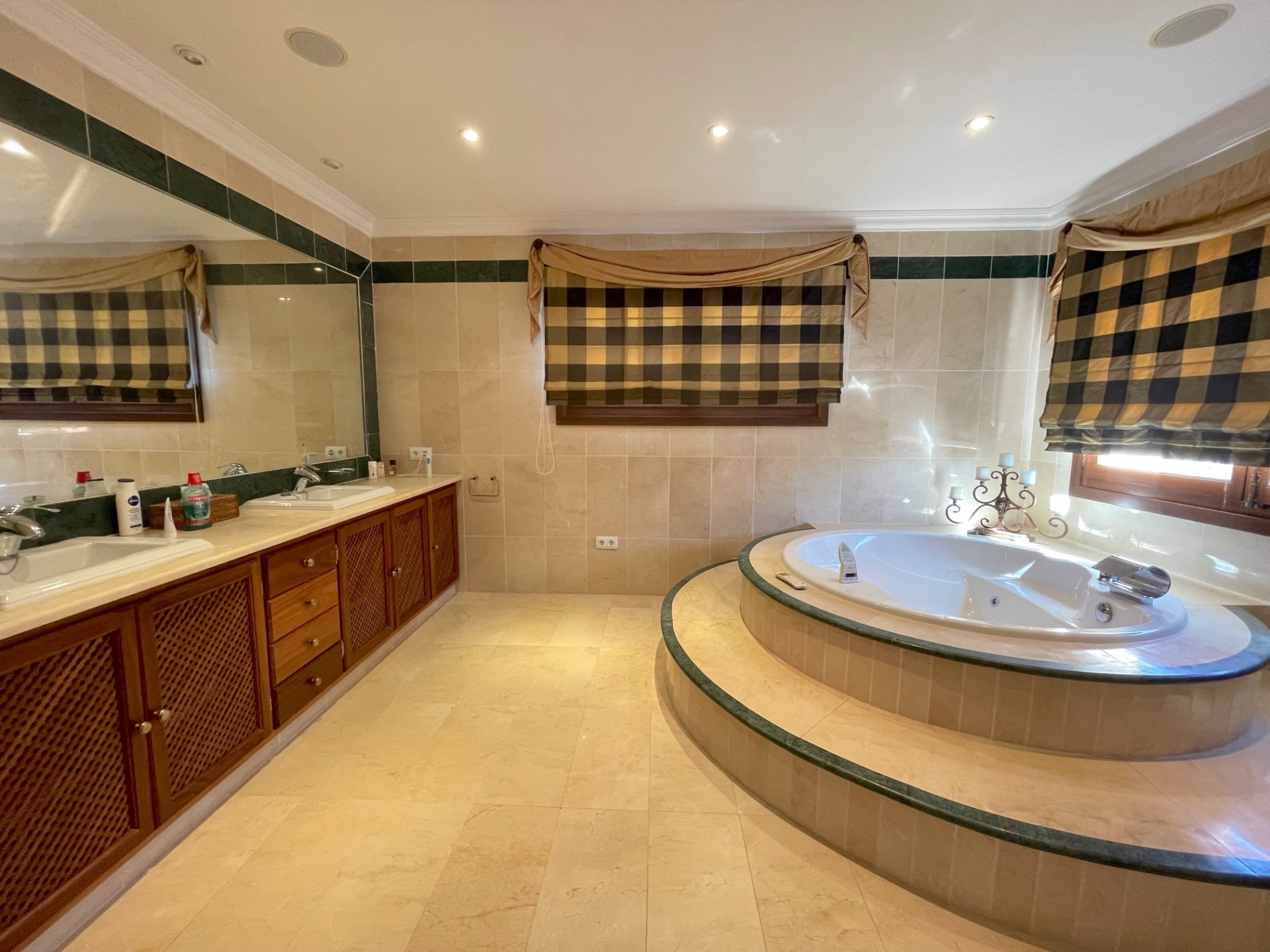 Details Villa for sale San Roque Club – 327-00732P