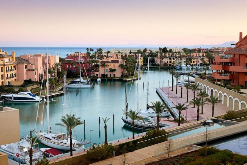 Exterior Atraque en venta en Marina de Sotogrande