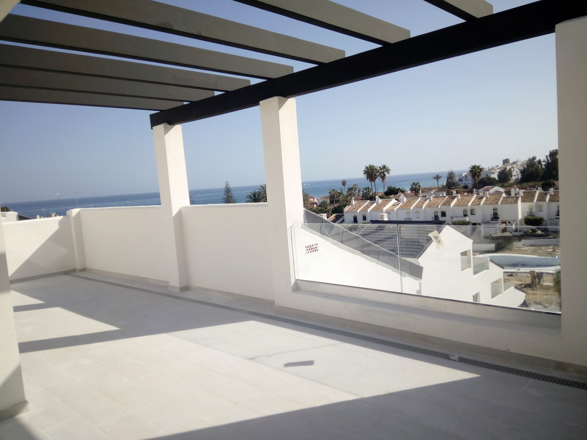 Modern apartments on the beach of Estepona for sale