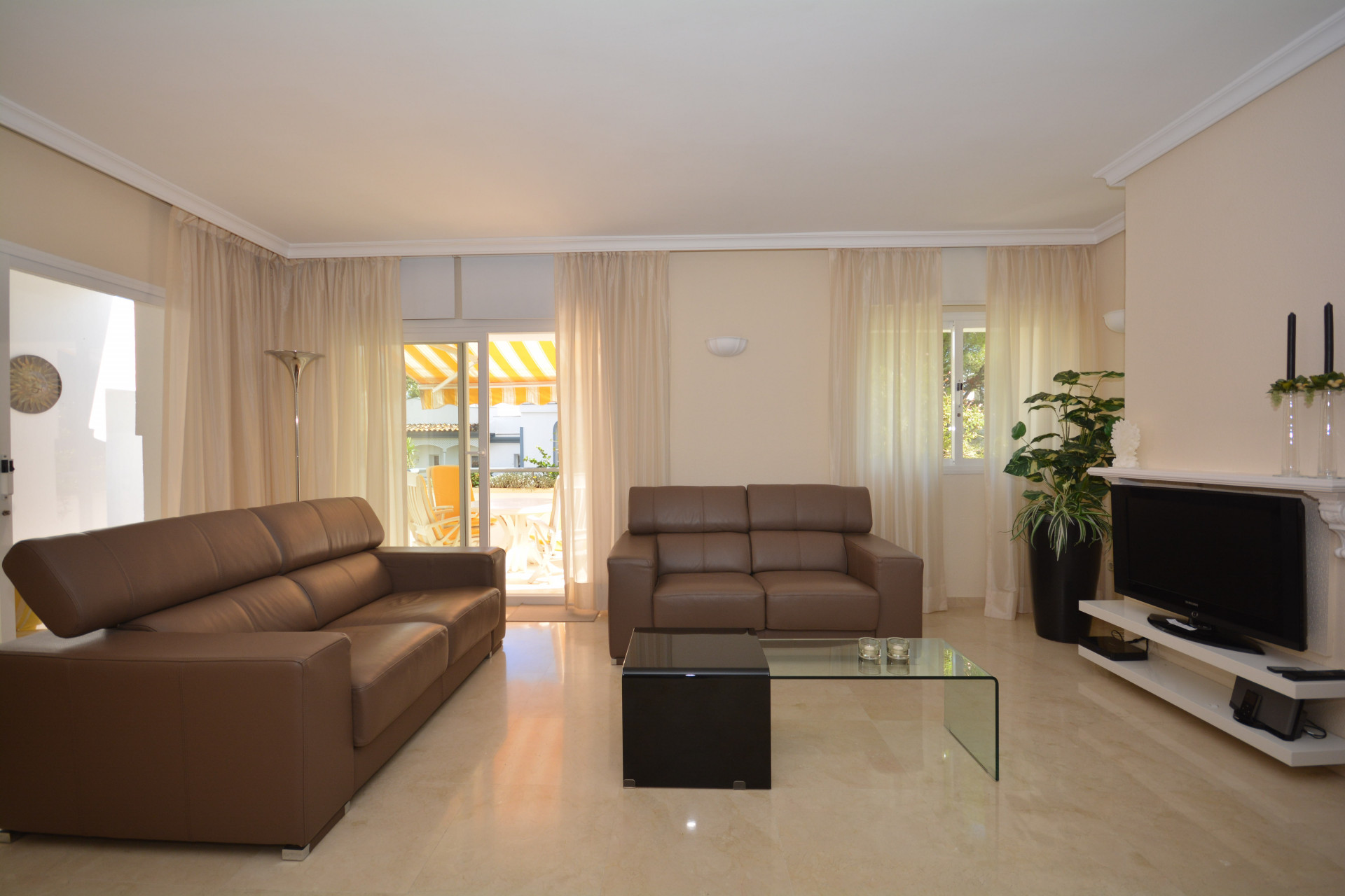 áspero A rayas Nos vemos Apartamento para comprar en un exclusivo complejo frente al mar en la Nueva  Milla de Oro - Estepona - Marbella - #HM947A | Housing Marbella