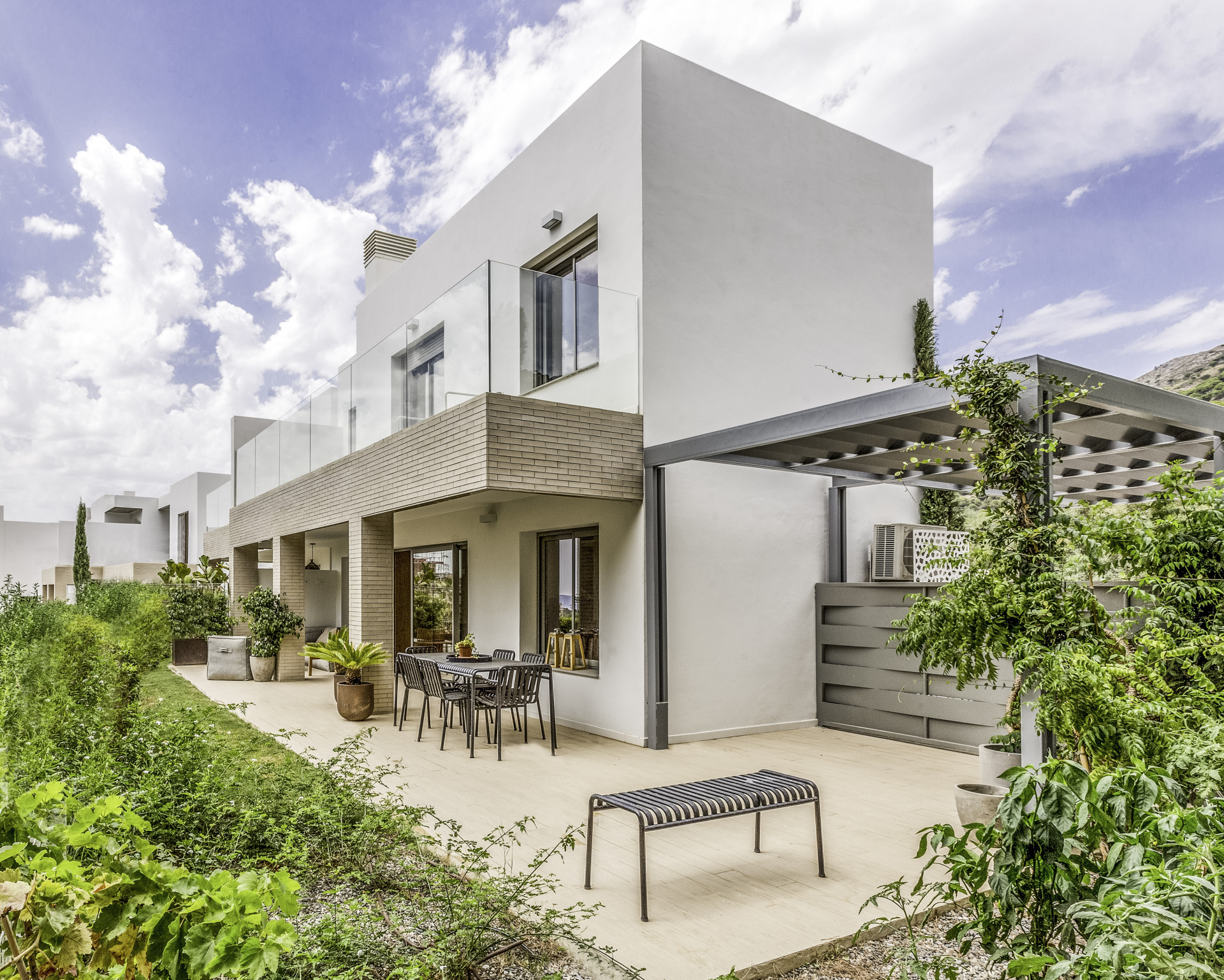 Nuevo proyecto de casas adosadas modernas en El Higueron Benalmadena