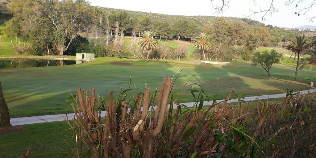 Off plan modern front line golf villa for sale in El Paraíso Medio - Estepona - Marbella