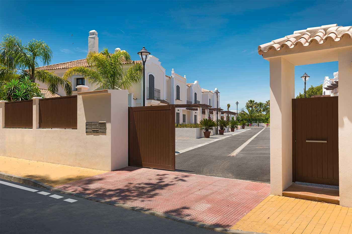 Complex van strandvilla's in gewilde omgeving in Guadalmina Baja – Marbella